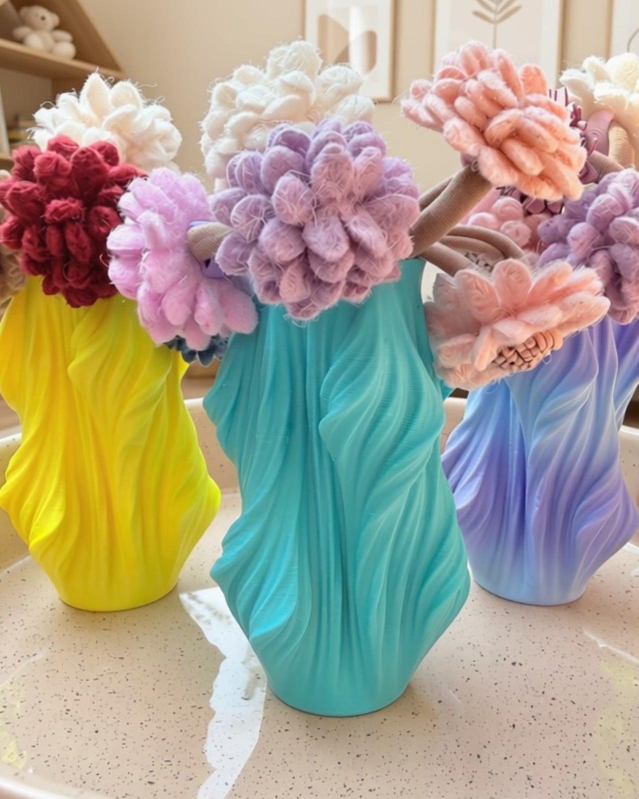 Cadeauset 5x elastieken bloemen in 3D vaas - golvend patroon (diverse… - 143457 Cadeauset 5x elastieken bloemen in 3D vaas - golvend patroon (diverse kleuren)