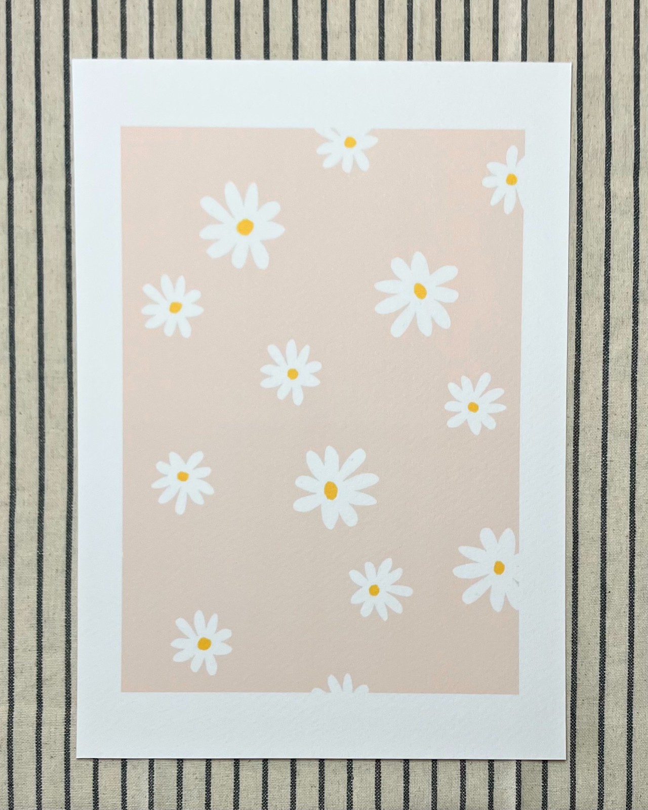 Pastel madeliefjes kunstprint – zachte bloemenillustratie | A4 poster 21x30 cm