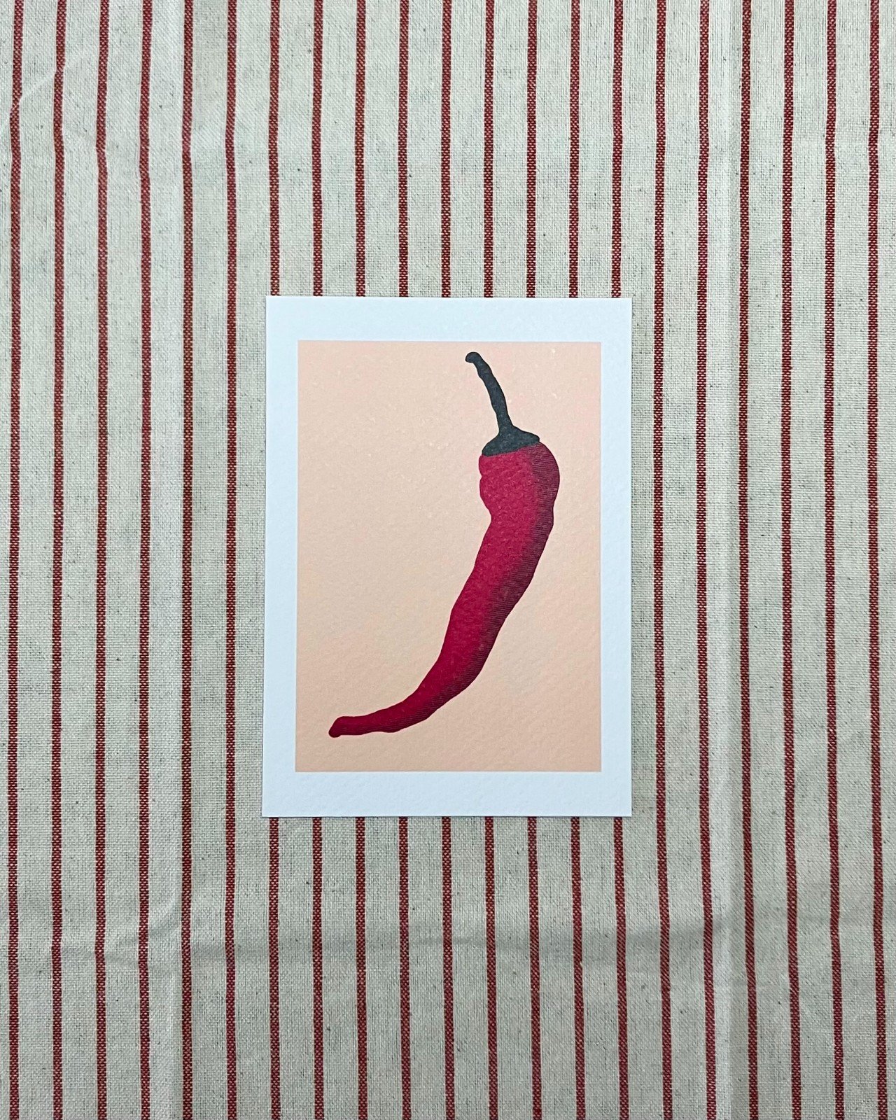 Rode chilipeper kunstkaart - pittige en minimalistische illustratie voor keuken | A6 print 10x15 cm