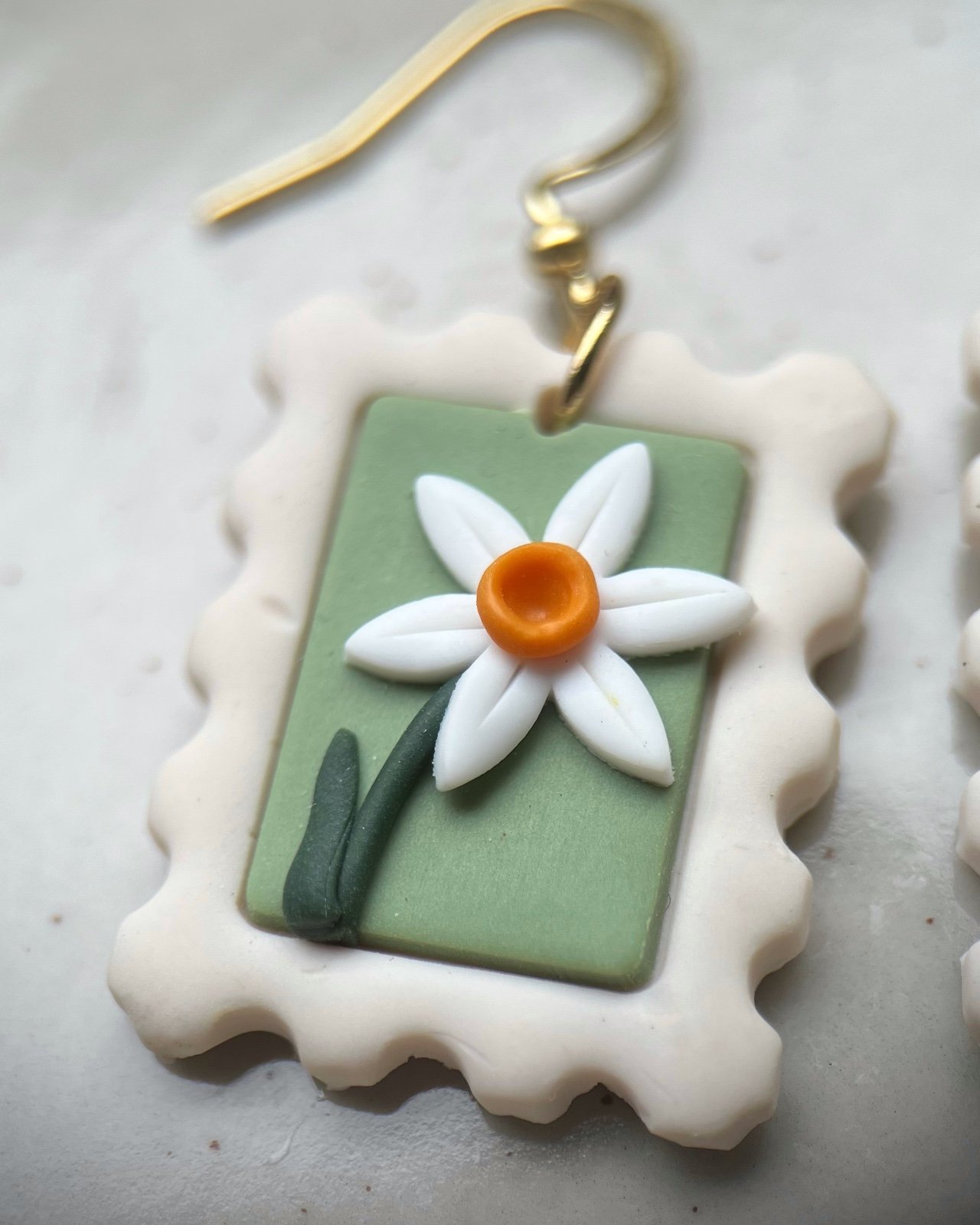 Postzegel narcis oorbellen, handgemaakt - 90730 Postzegel narcis oorbellen, handgemaakt