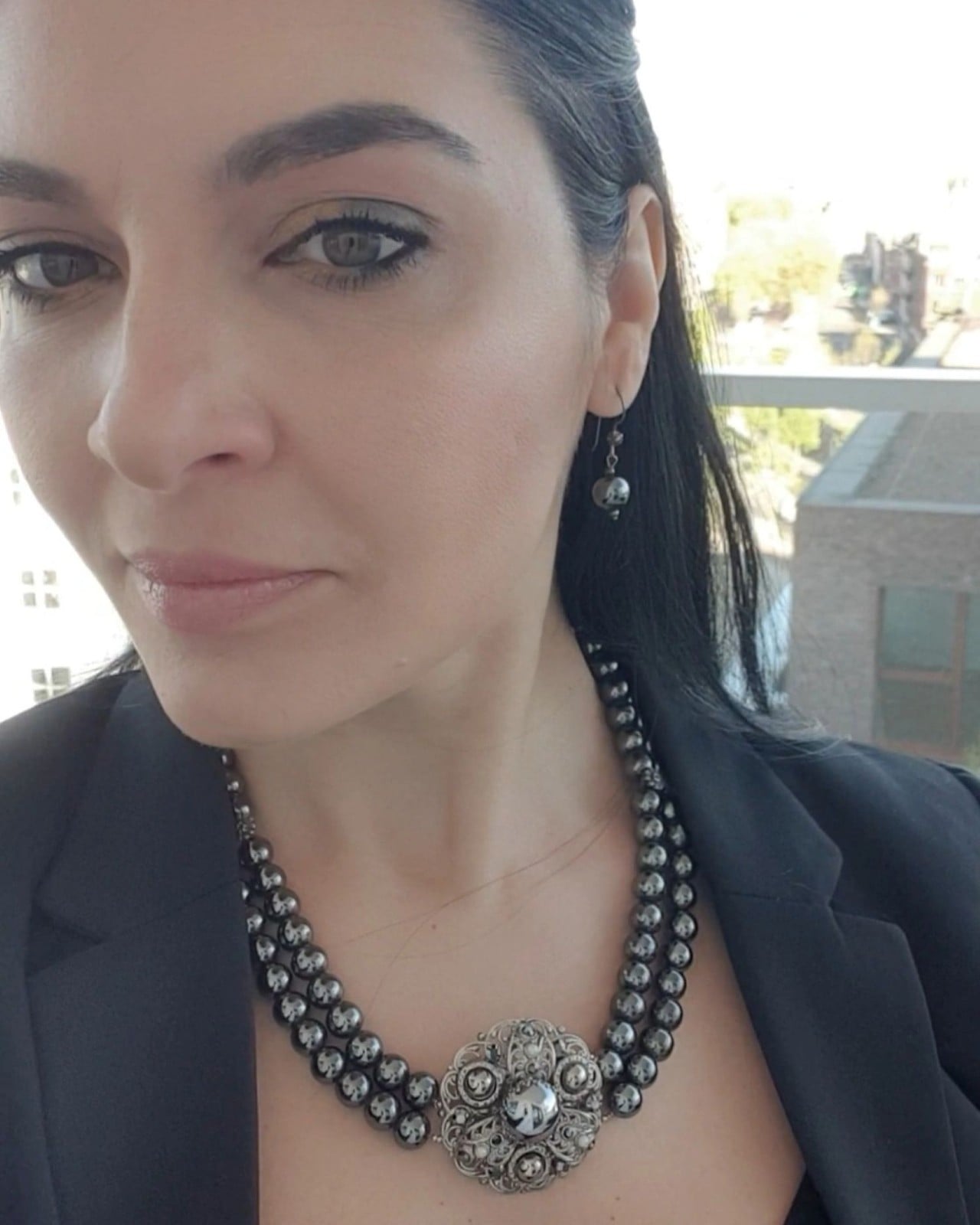 Hematiet ketting met vintage broche - uniek stuk