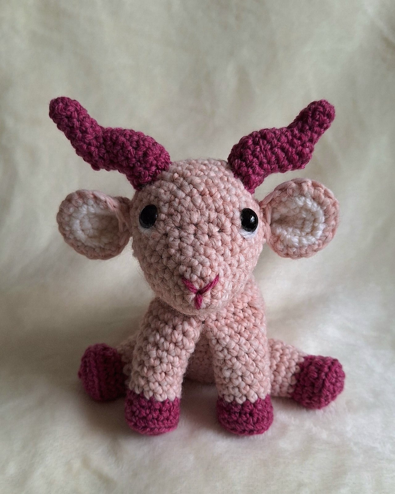 Roze gehaakte geit knuffel - 138683 Roze gehaakte geit knuffel