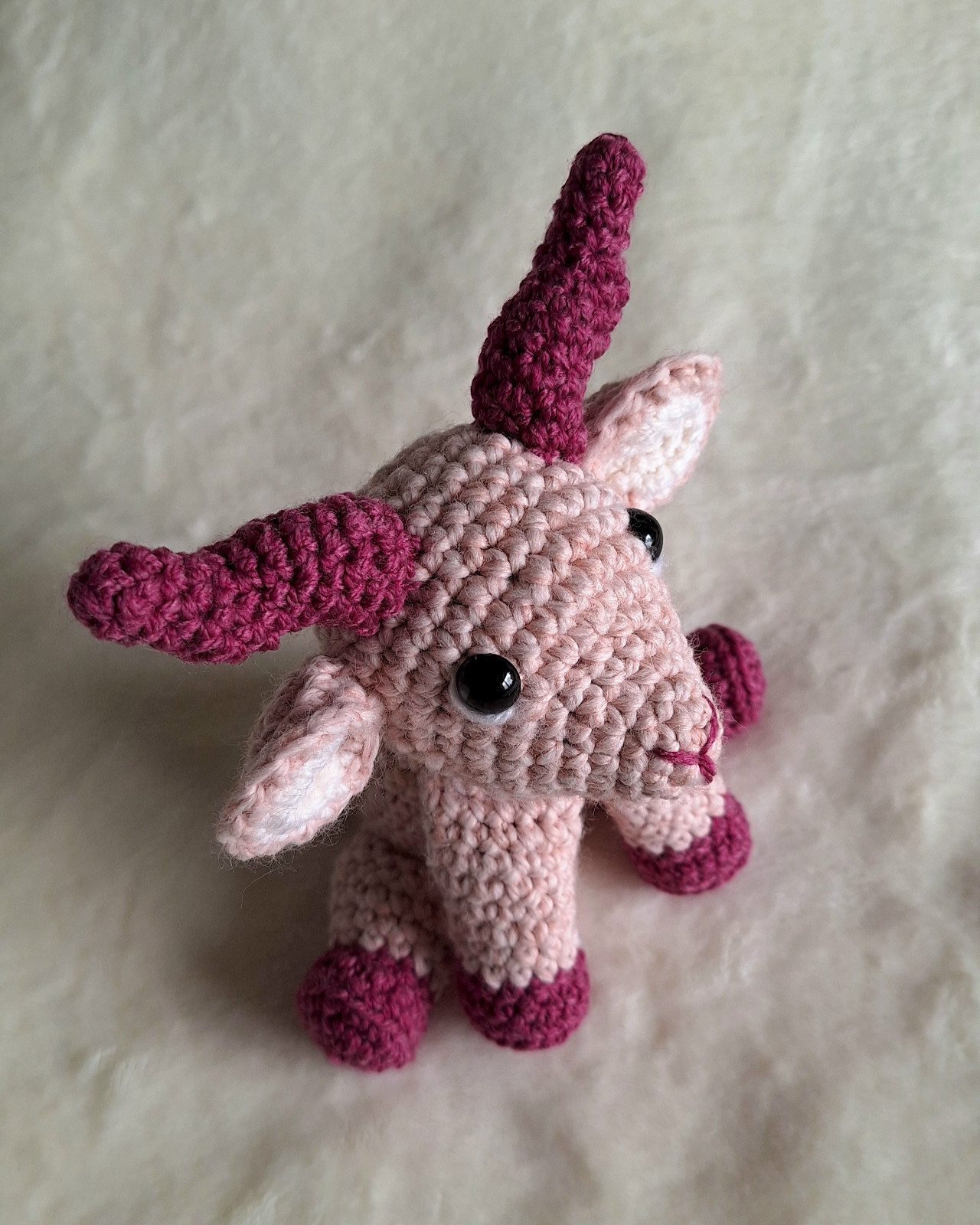 Roze gehaakte geit knuffel - 138684 Roze gehaakte geit knuffel