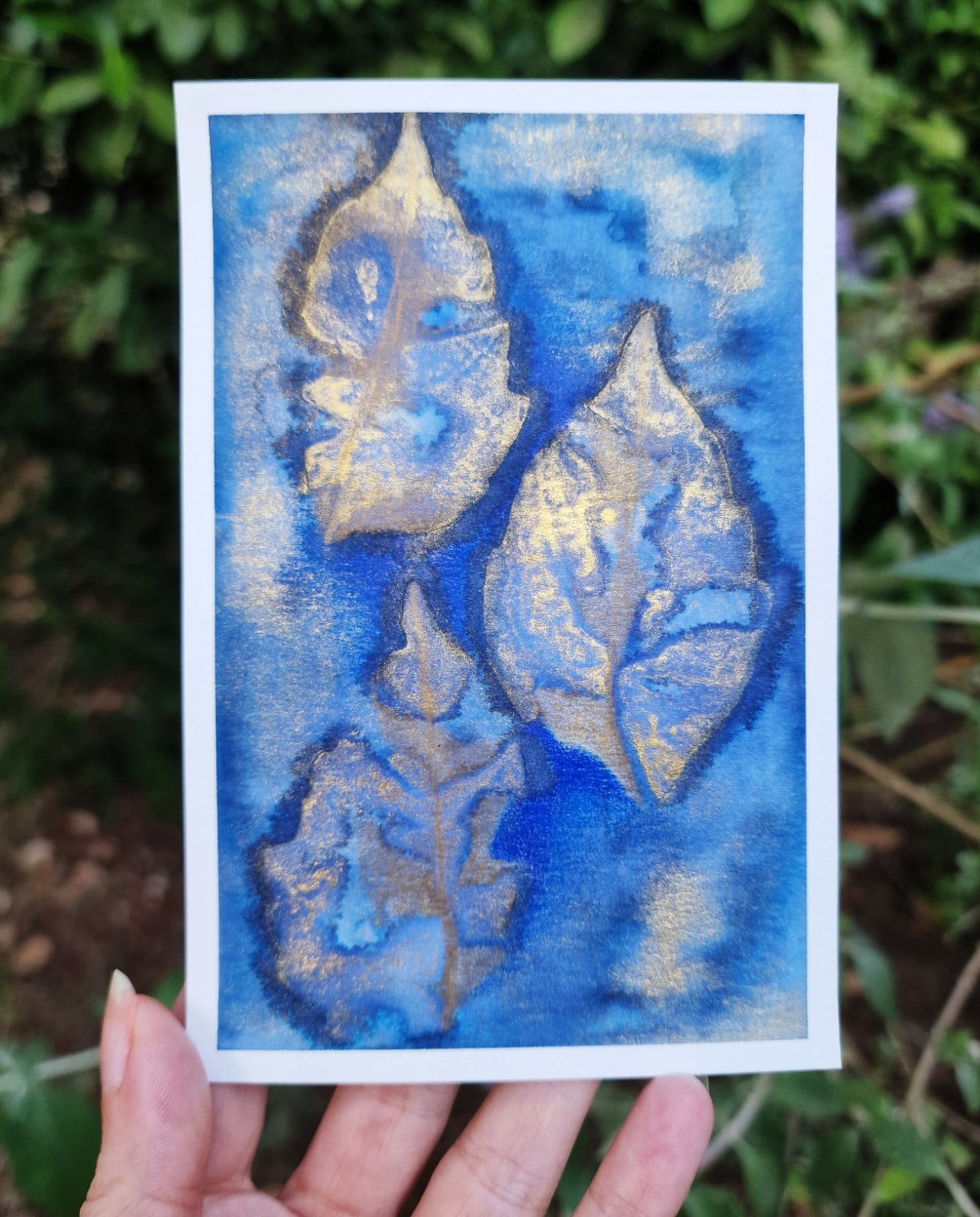 Bladeren in Blauw en Goud, Mixed Media Semi Abstract Schilderij Print… - 139604 Bladeren in Blauw en Goud, Mixed Media Semi Abstract Schilderij Print/Kaart