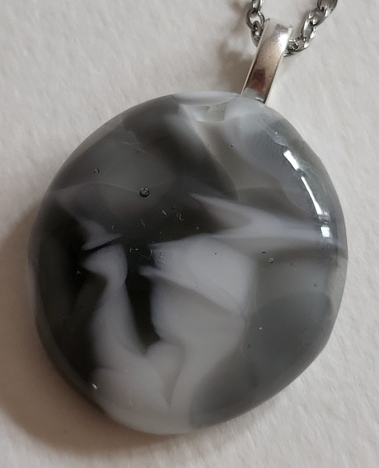 RVS ketting met uniek "Grijze Dans" glas hanger - 145944 RVS ketting met uniek "Grijze Dans" glas hanger
