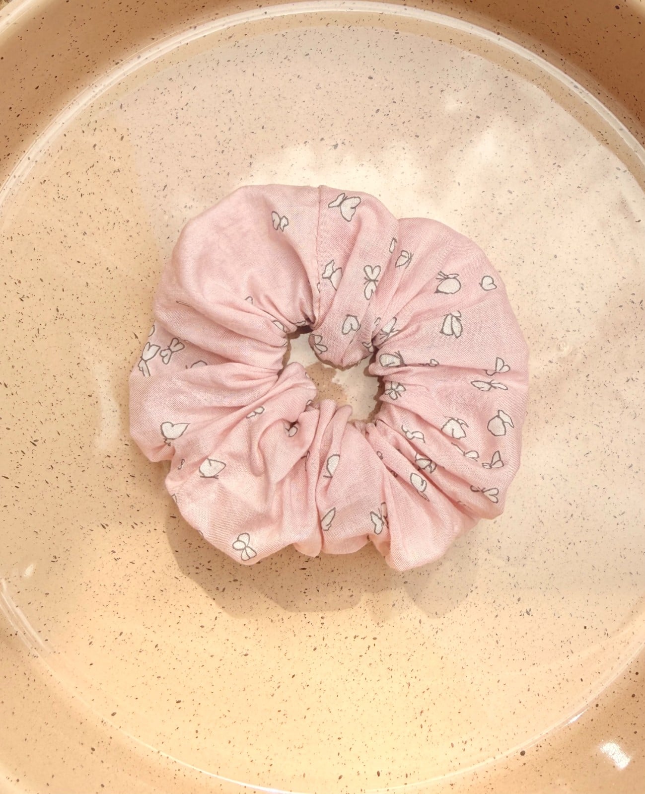 Scrunchie hartjes/ bloemen/ vlinders/ zomers (gemaakt met stof van France Duval Stalla)
