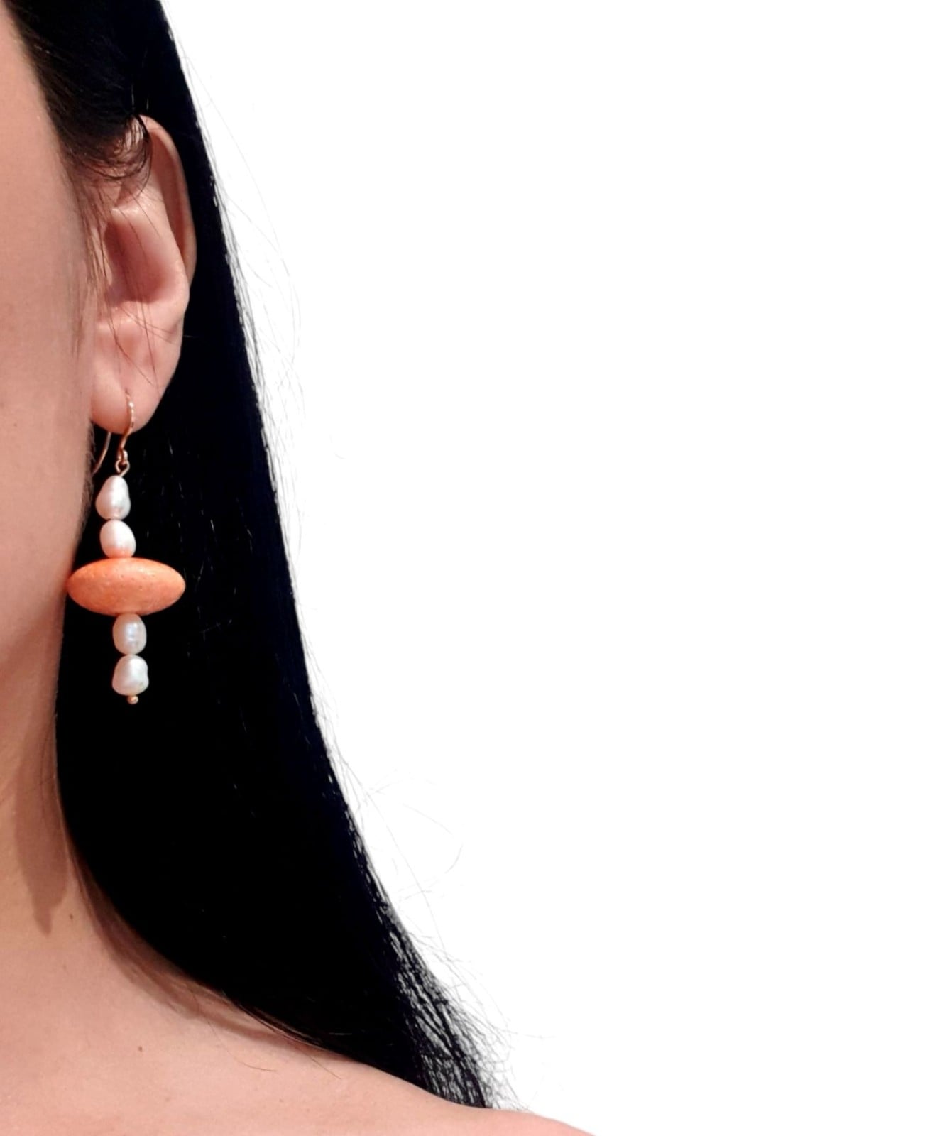 Koraal en pareloorbellen