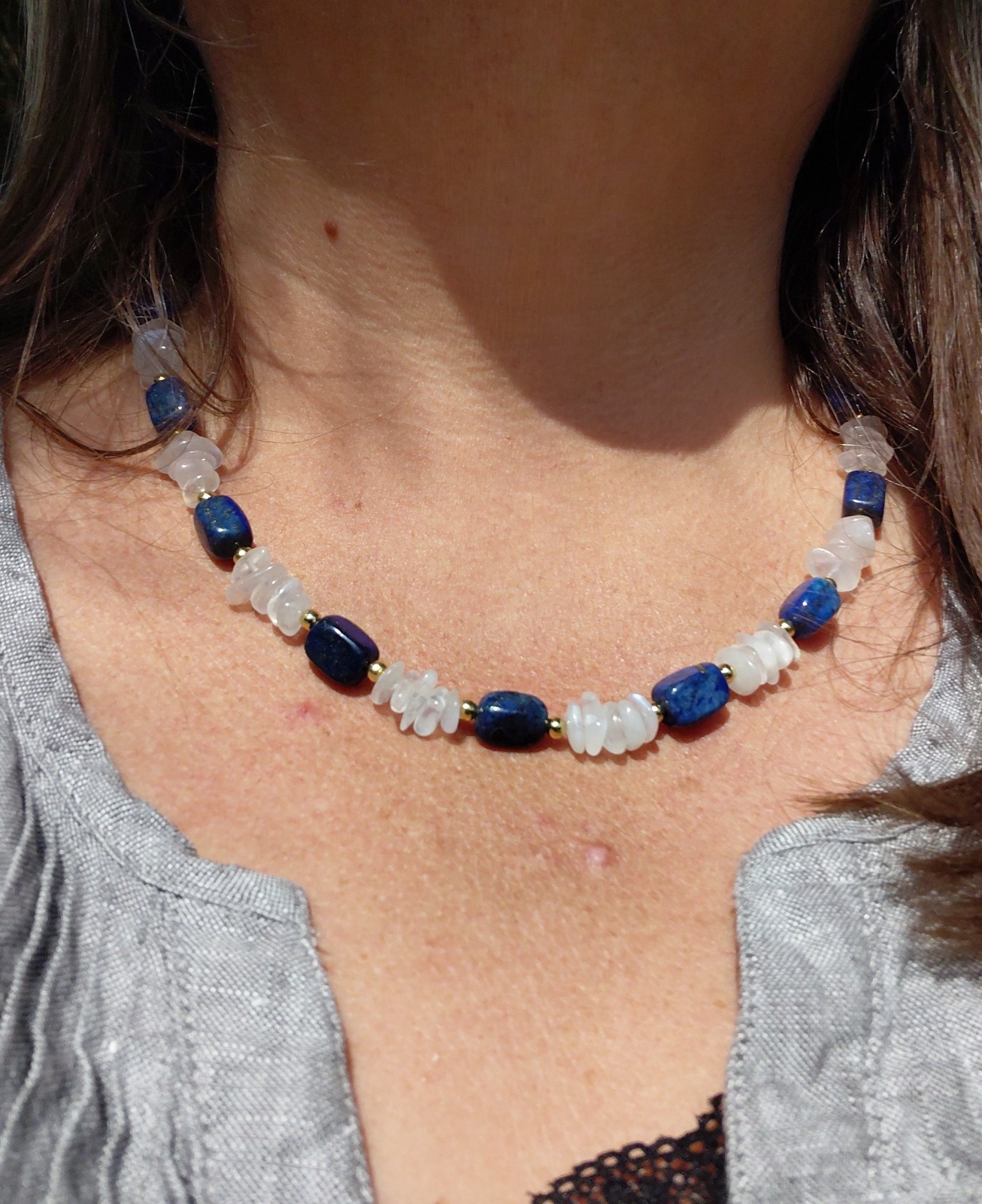 Female Power: ketting met lapis lazuli en maansteen