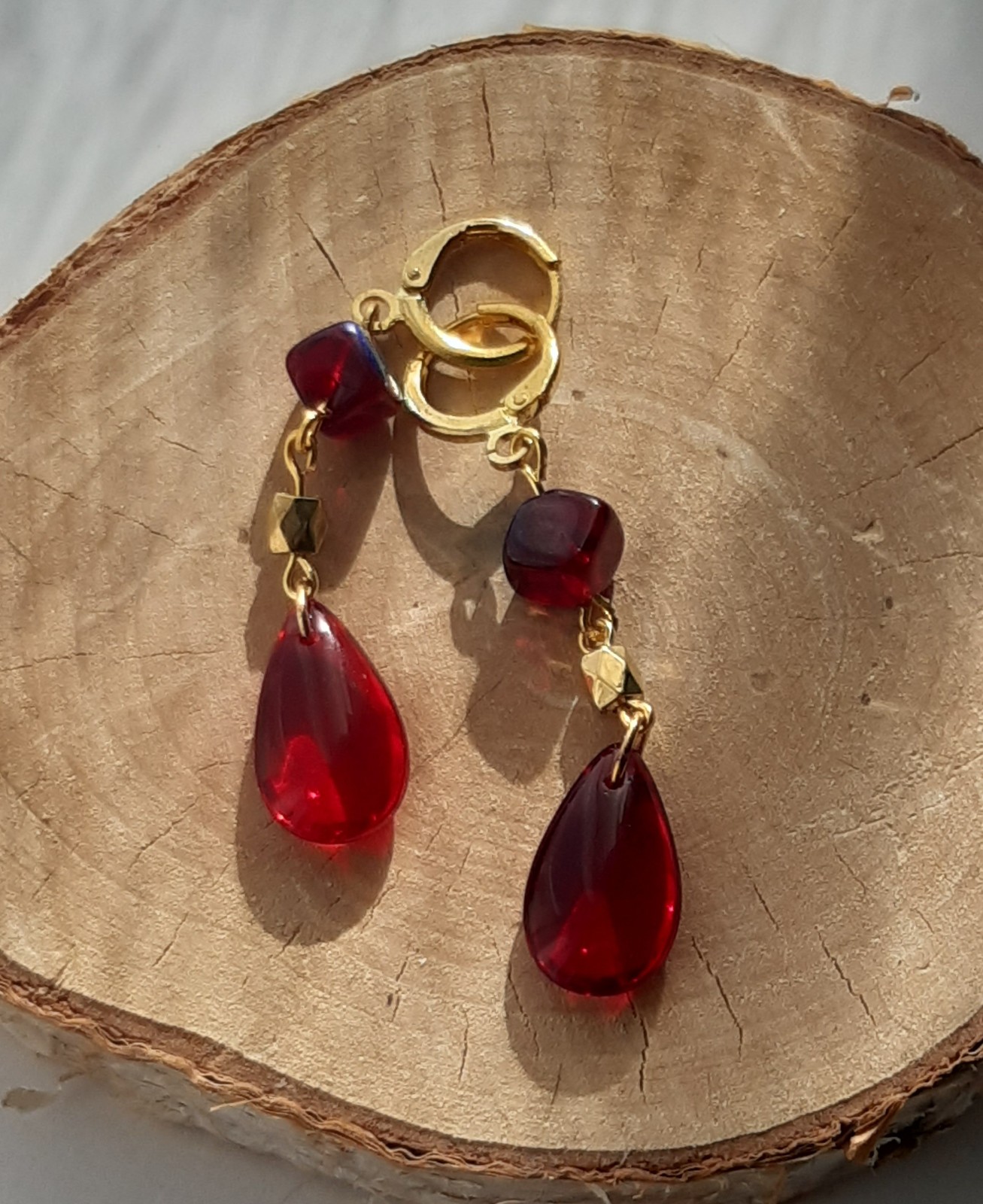 Unieke Rode oorbellen: Handgemaakt met glazen kralen