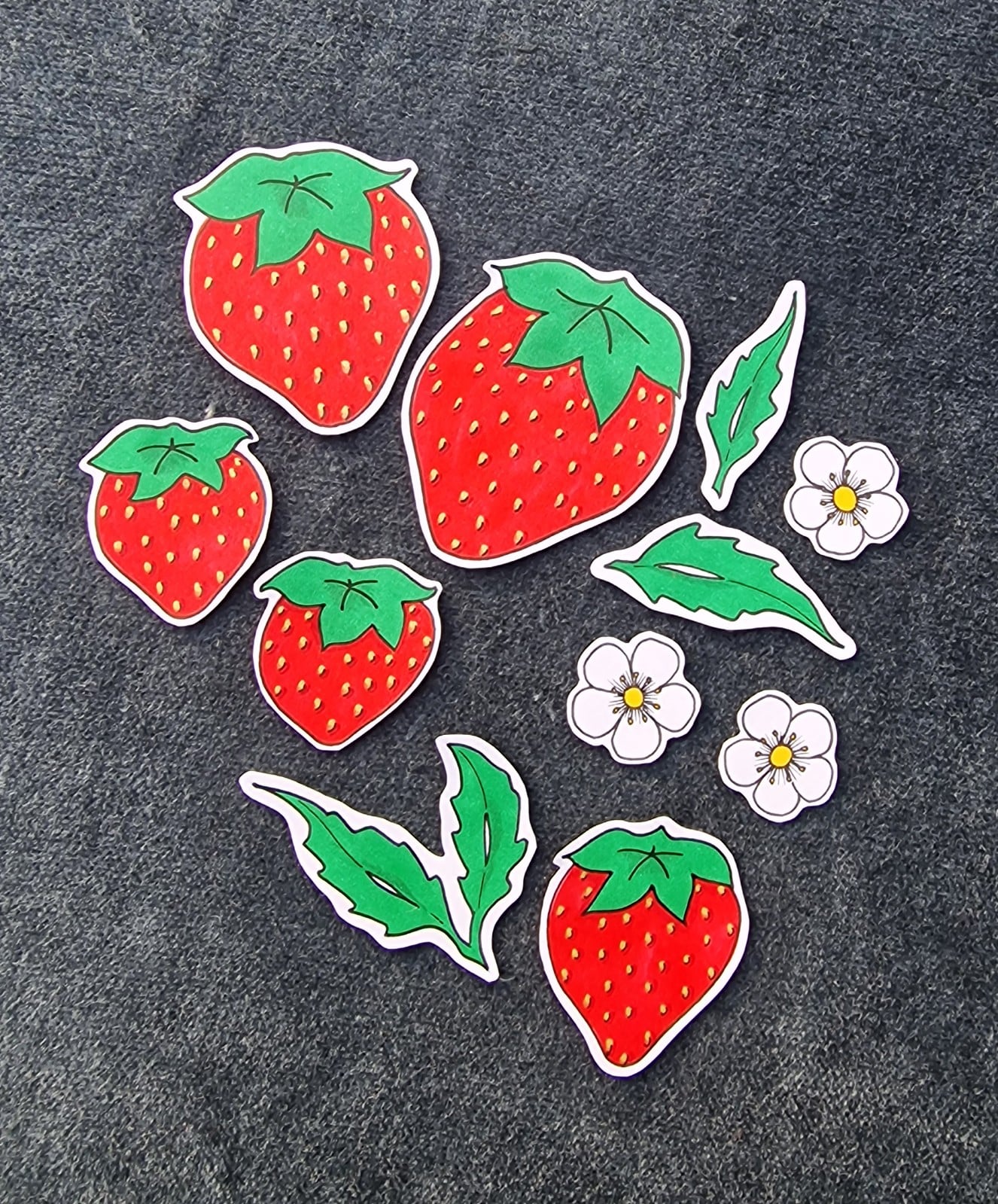 Hand getekende Sticker set, Aardbeien, Blaadjes en Bloemen, Groen Rood