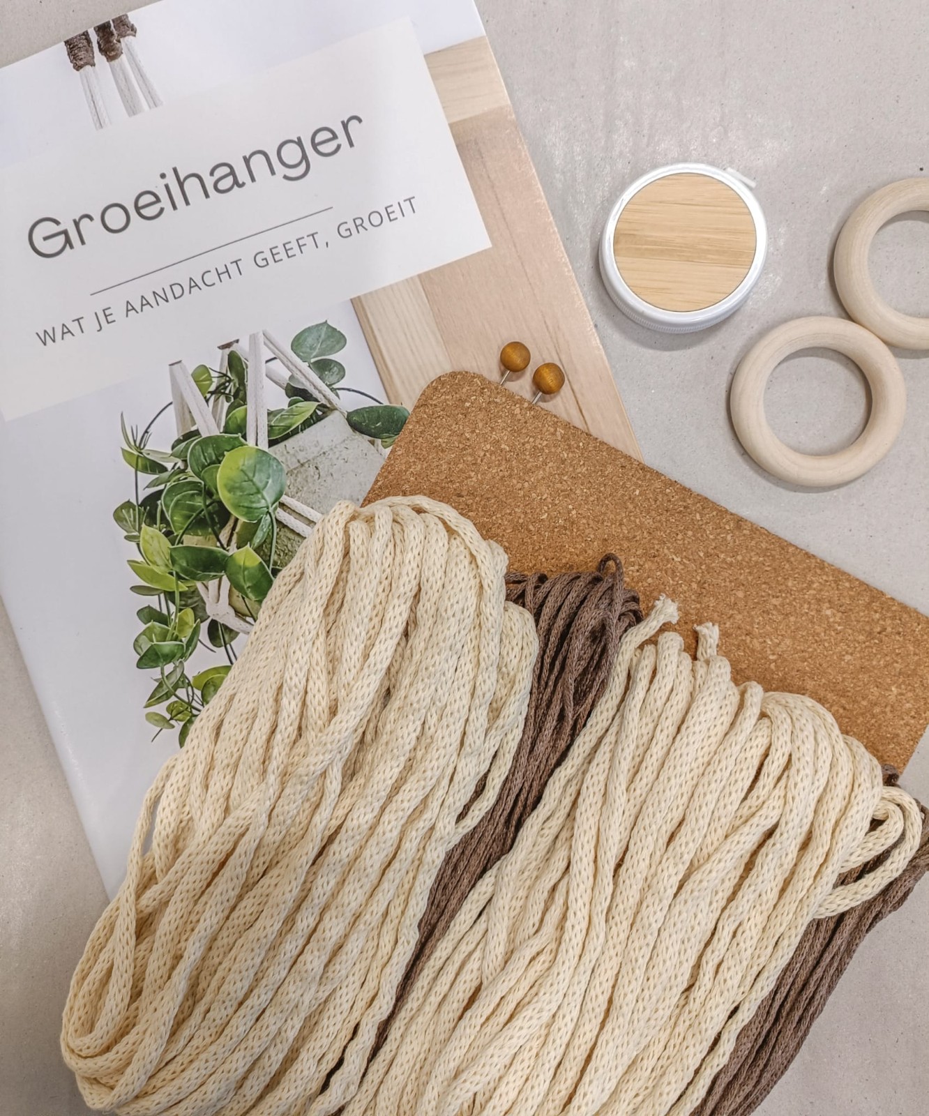 DIY macramé plantenhanger