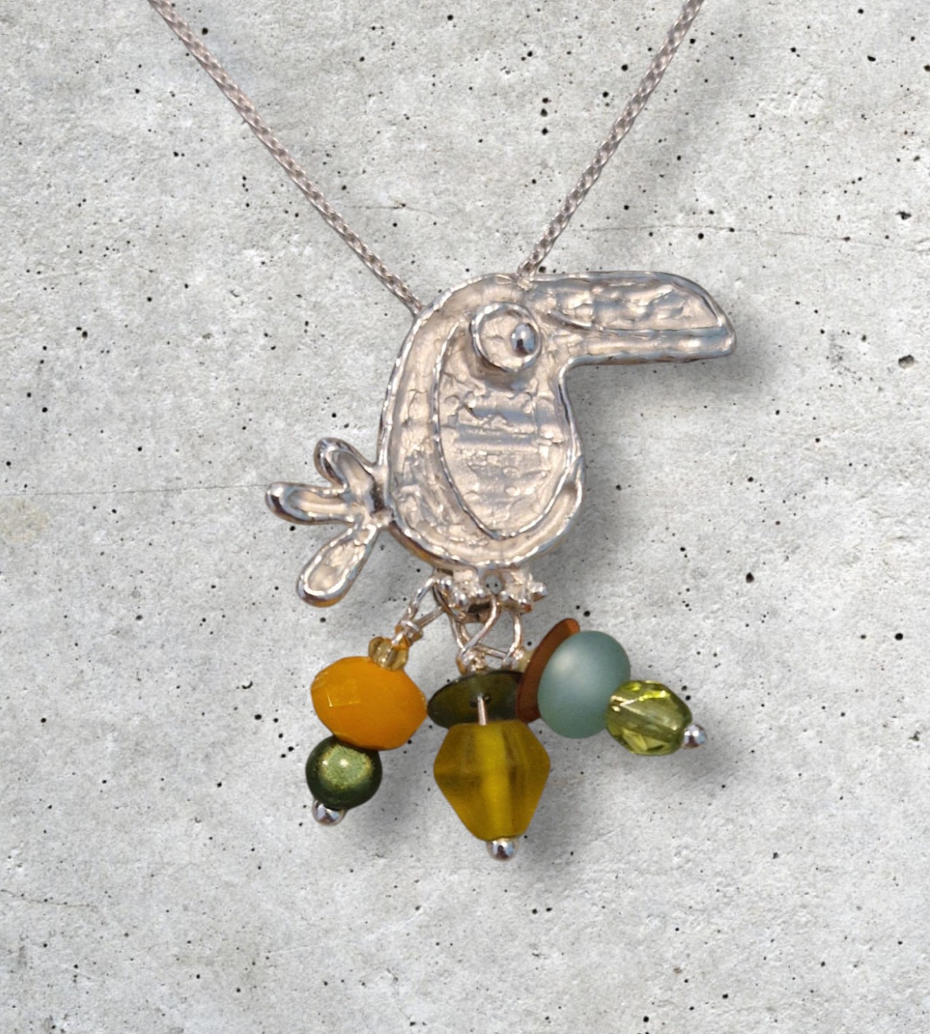 Unieke zilveren hanger toekan Noukie met vrolijke kraaltjes - 66933.jpeg Unieke zilveren hanger toekan Noukie met vrolijke kraaltjes