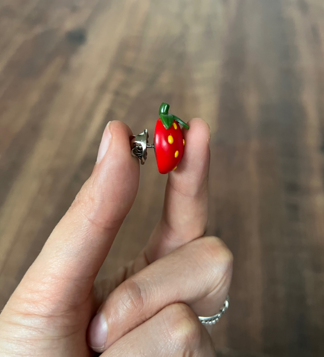 Aardbei pin voor tas of kleding