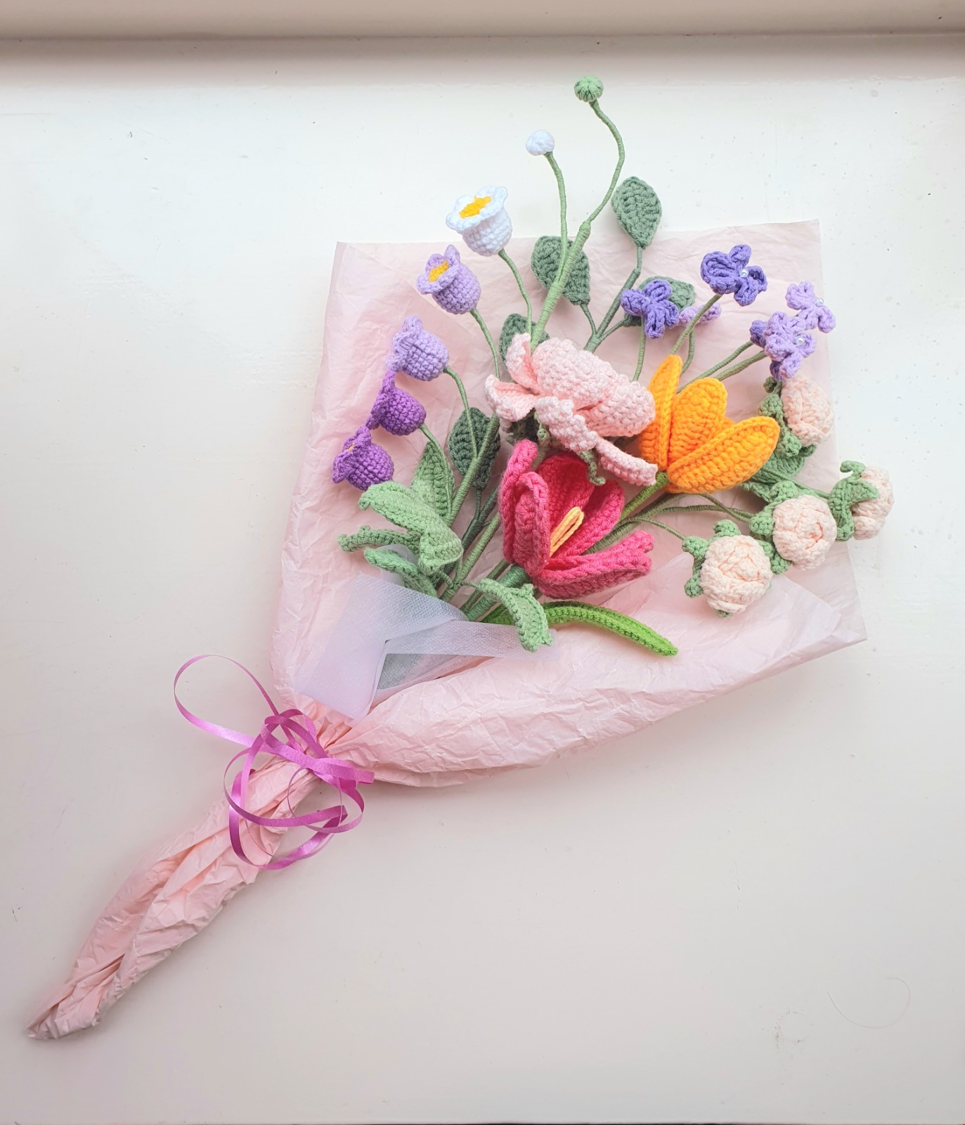 Handgemaakt gehaakt lente boeket