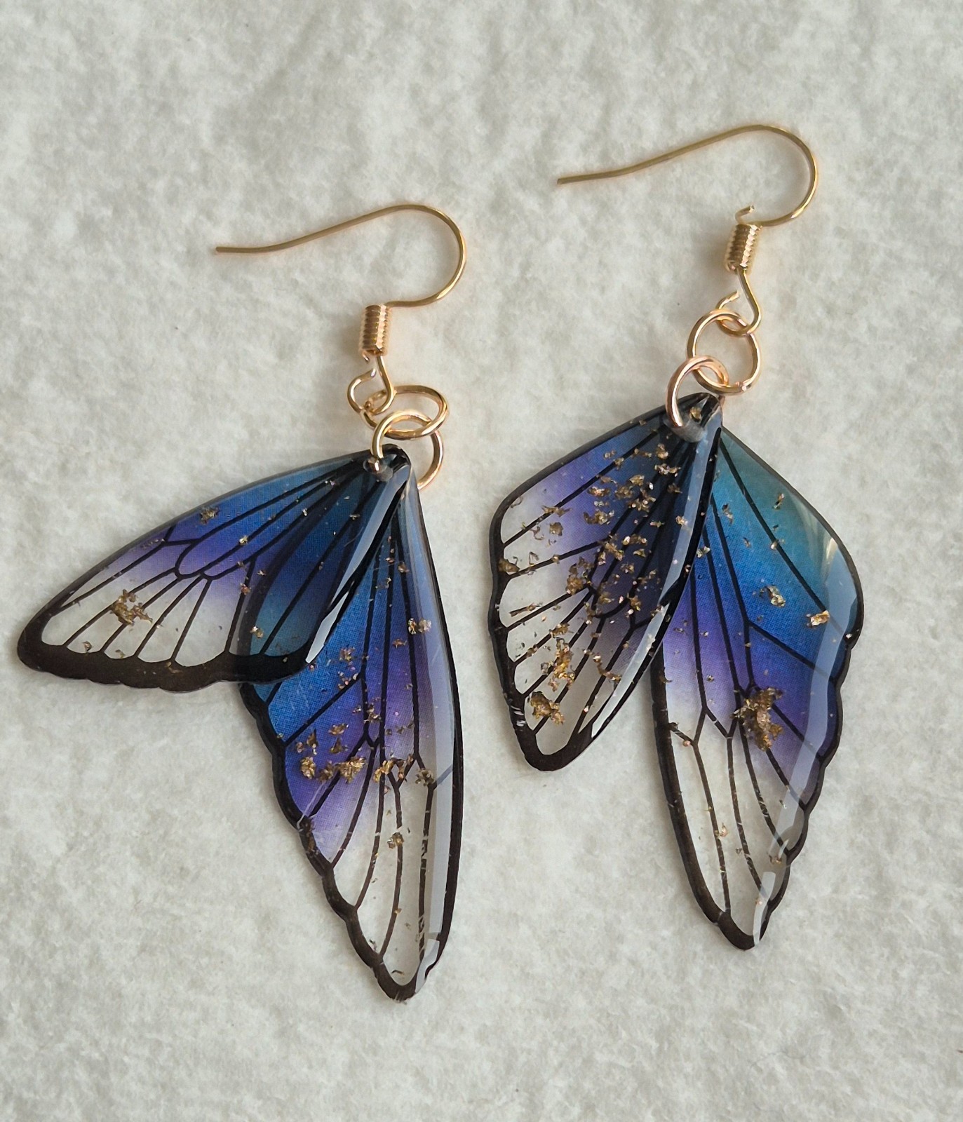 Blauwe resin vlinder oorbellen