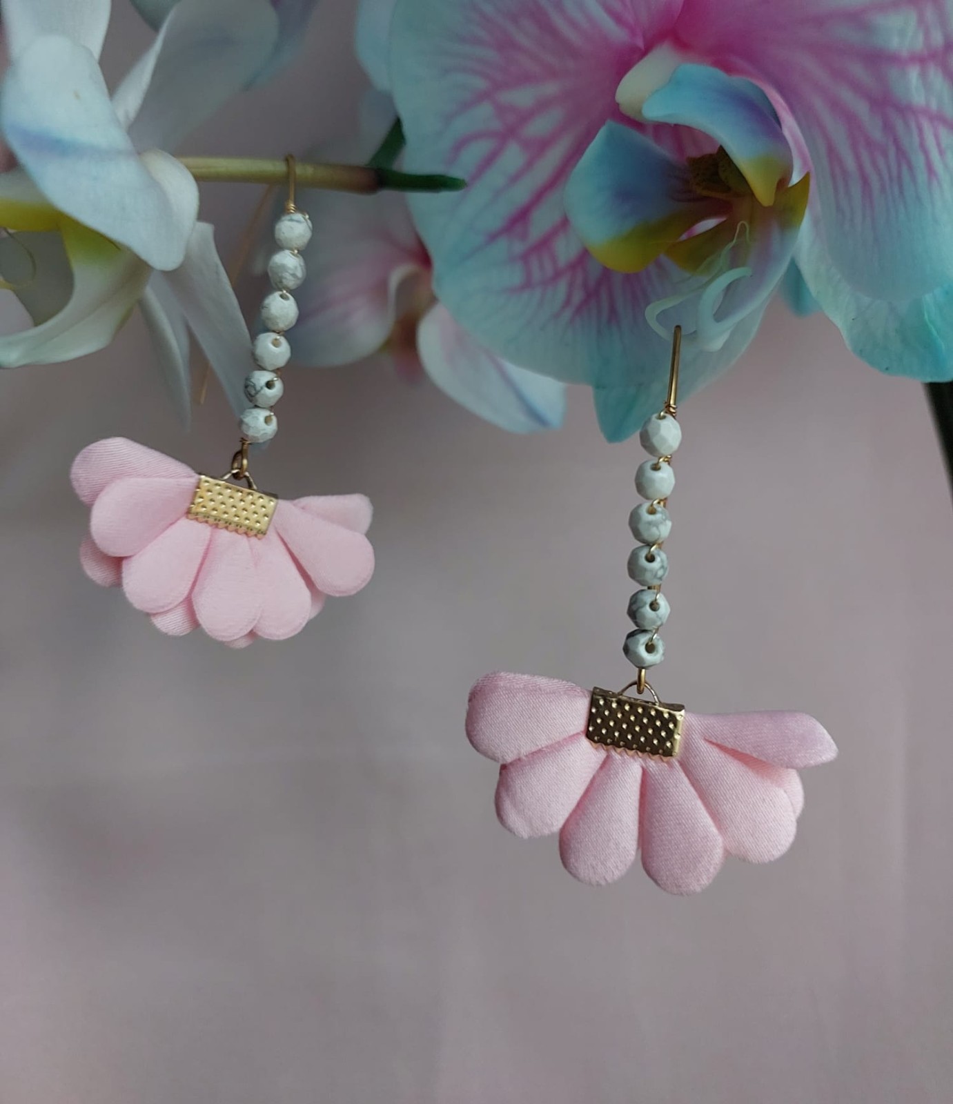 Daisy Petal Earrings - Pastel Pink - 58965.jpeg Daisy bloemblaadje oorbellen - pastel roze