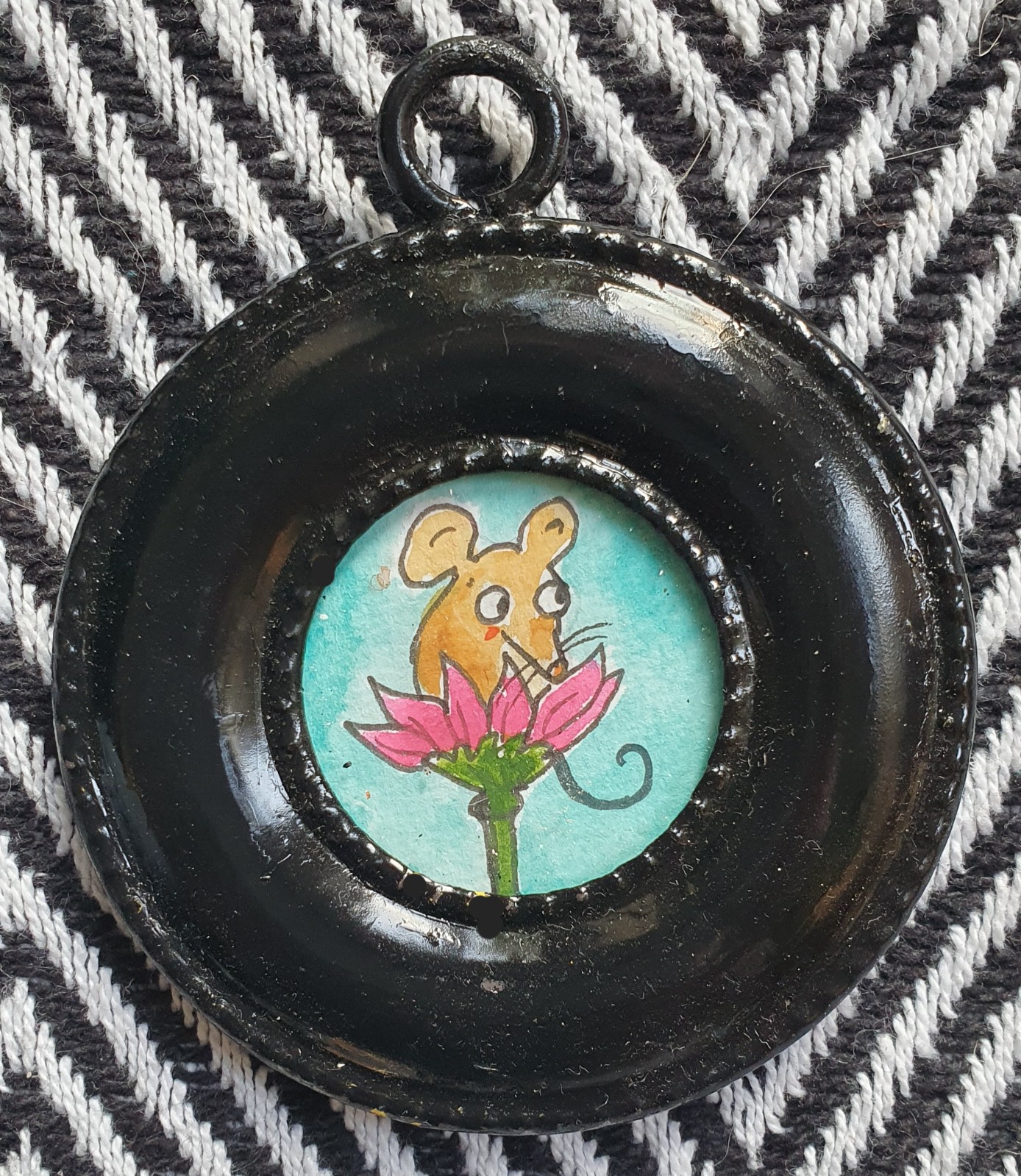 Set van 4 mini schilderijtjes – schattige muisjes – originele aquarel illustraties – ronde zwarte lijstjes – 9 cm – uniek & handgemaaktu