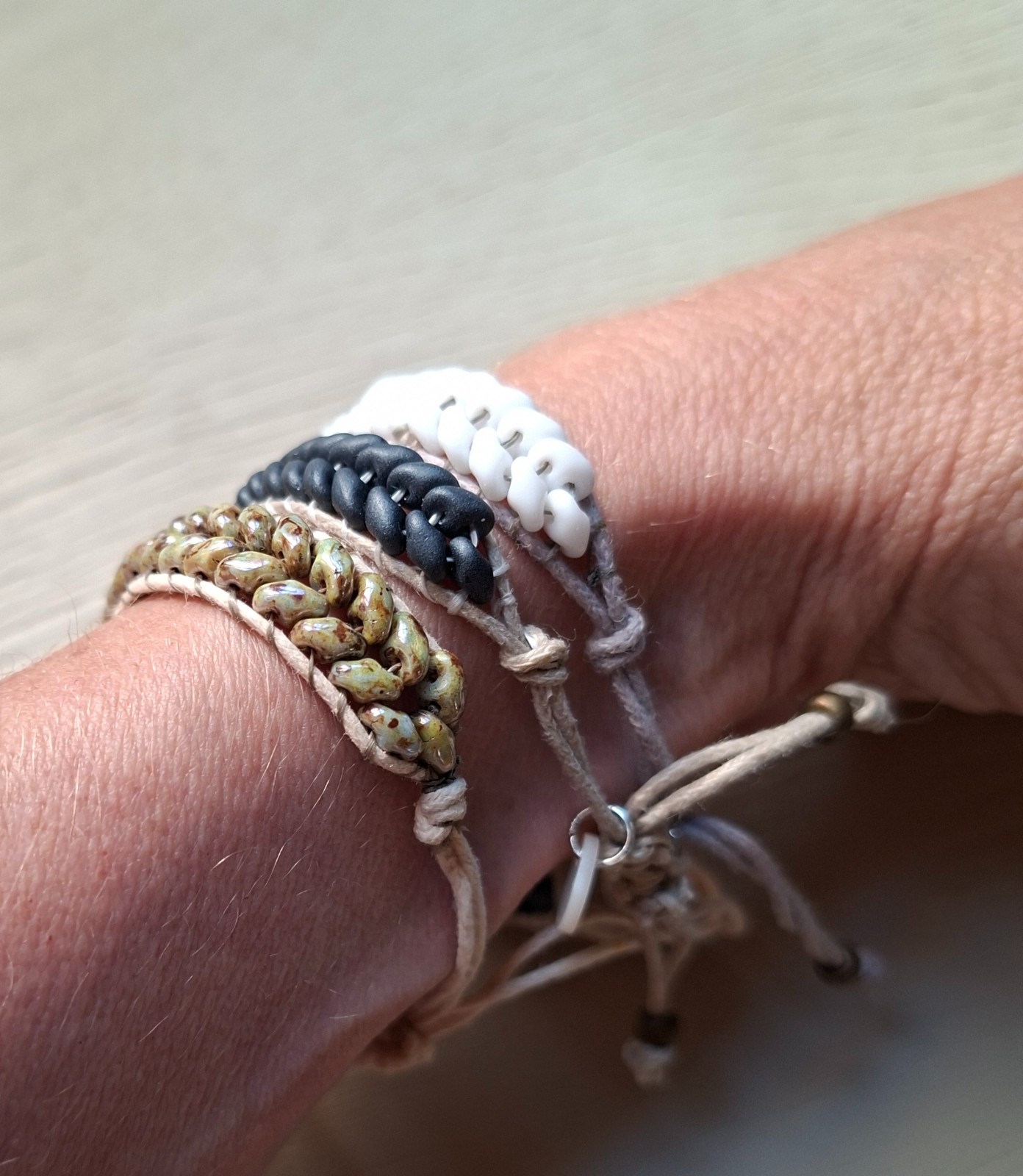 Natural armband - 140793 Natuurlijke armband van Tsjechische glaskralen & schuifknoop