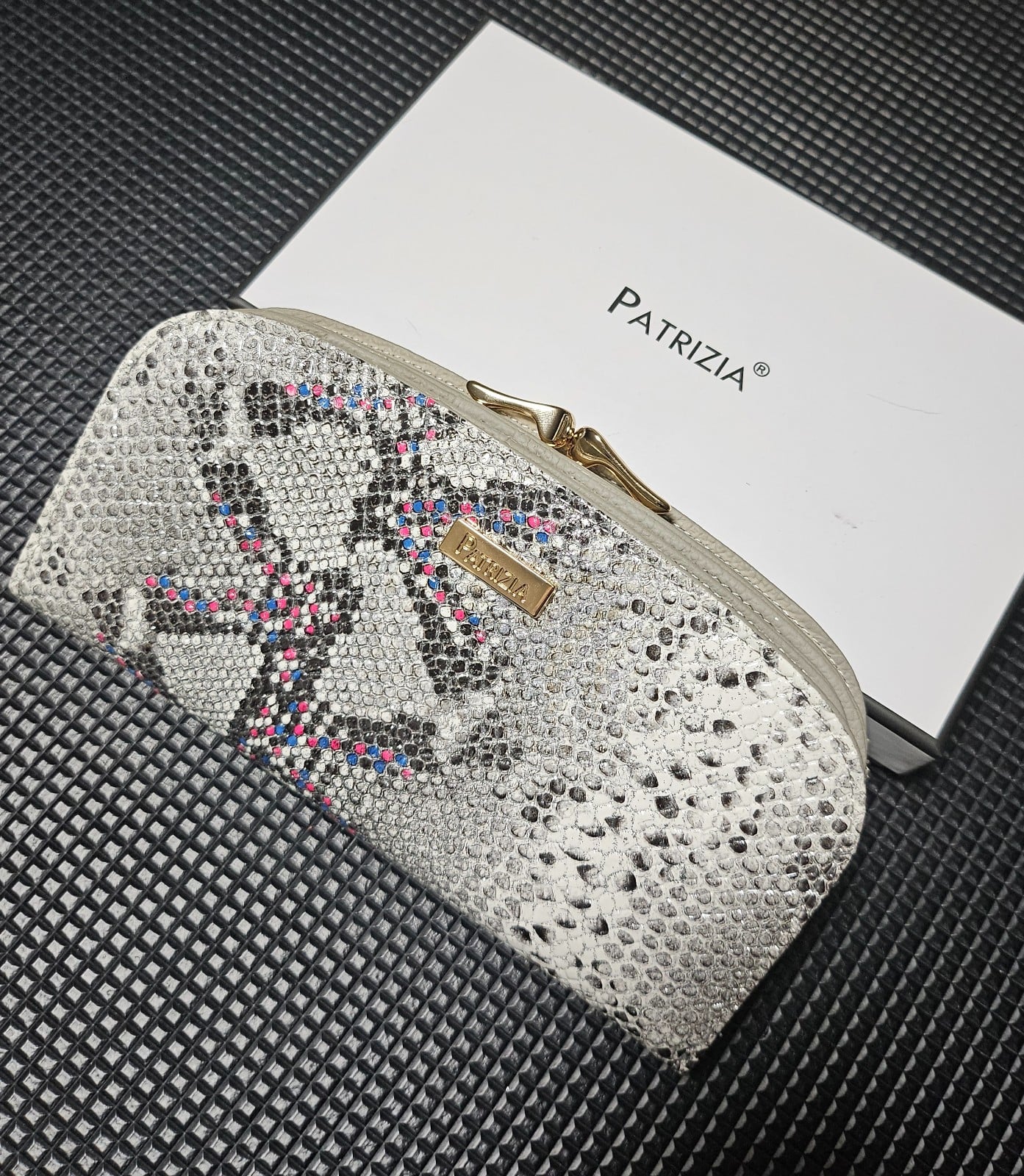 Patrizia Luxe Damesportemonnee â Slangenprint â Veel PasjesvakkenâĻ - 147746 Patrizia Luxe Damesportemonnee â Slangenprint â Veel Pasjesvakken â Elegant Cadeau Idee voor Haar