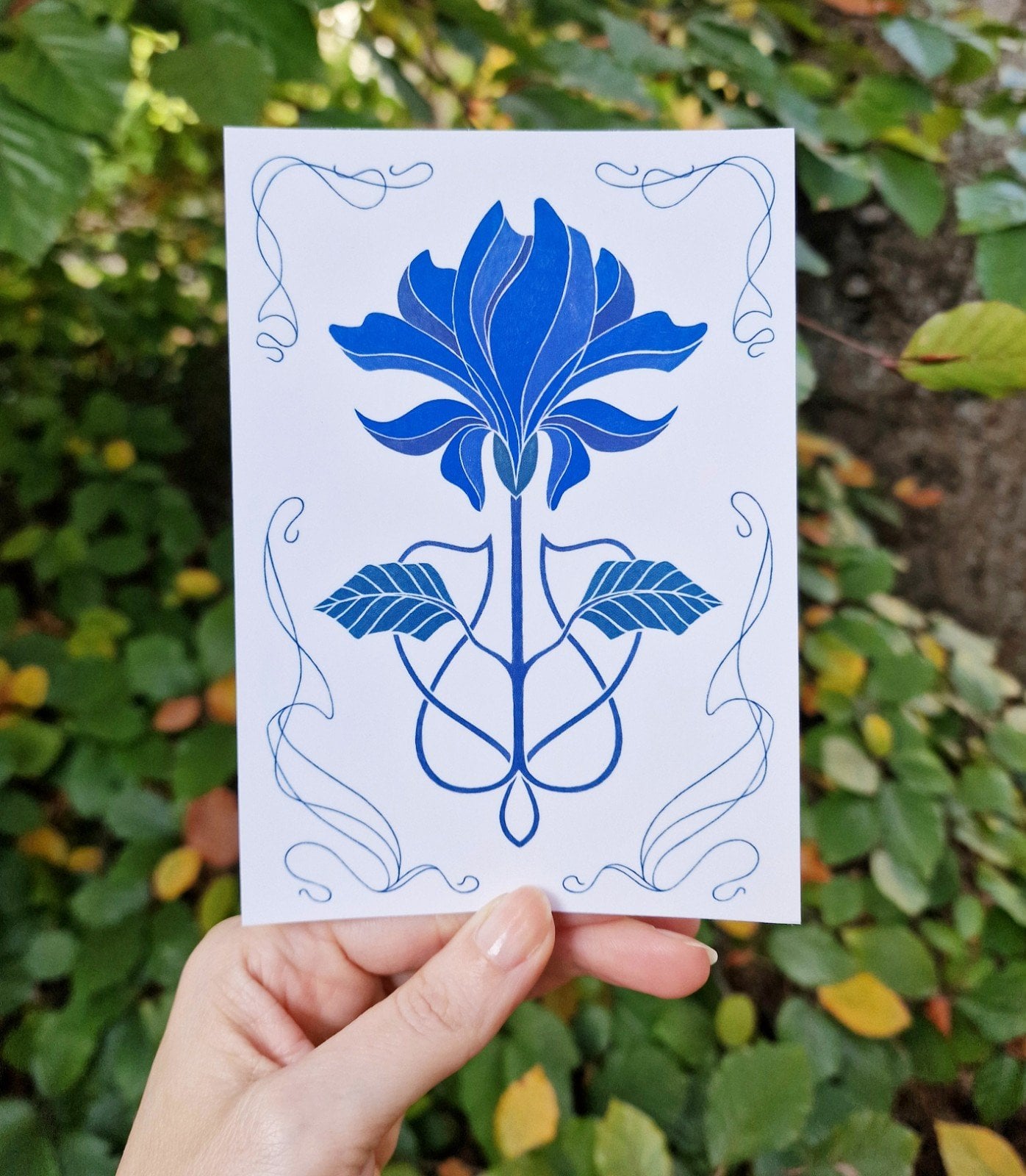 Art Nouveau Flower A6 Kaart, Blauwe Bloem Tekening - 101304 Art Nouveau Flower A6 Kaart, Blauwe Bloem Tekening