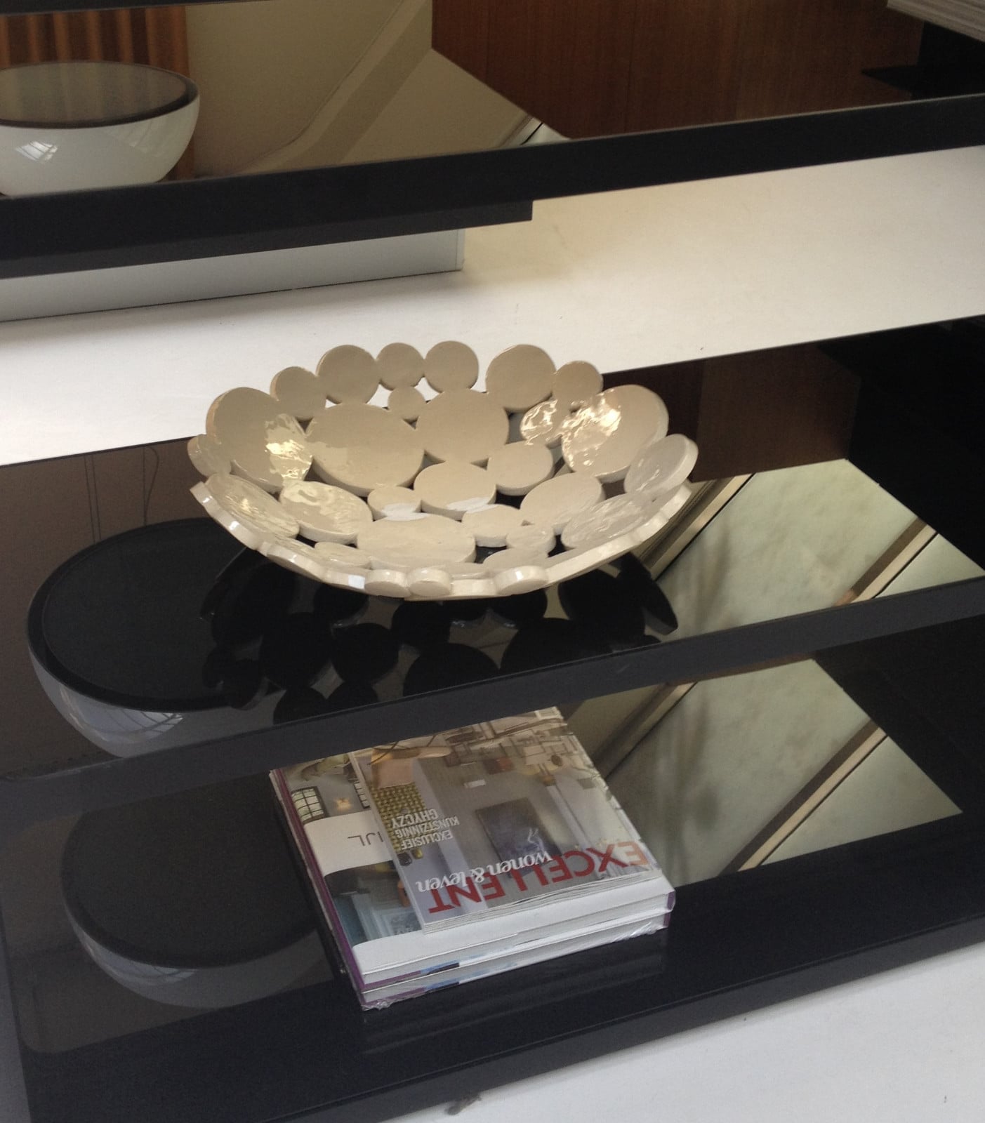 Handgemaakte schaal keramiek (variant), gesigneerd en genummerd(Ø 40… - 109150 Handgemaakte schaal keramiek (variant), gesigneerd en genummerd(Ø 40 cm) Nicolaas Maathuis (NIC-O)