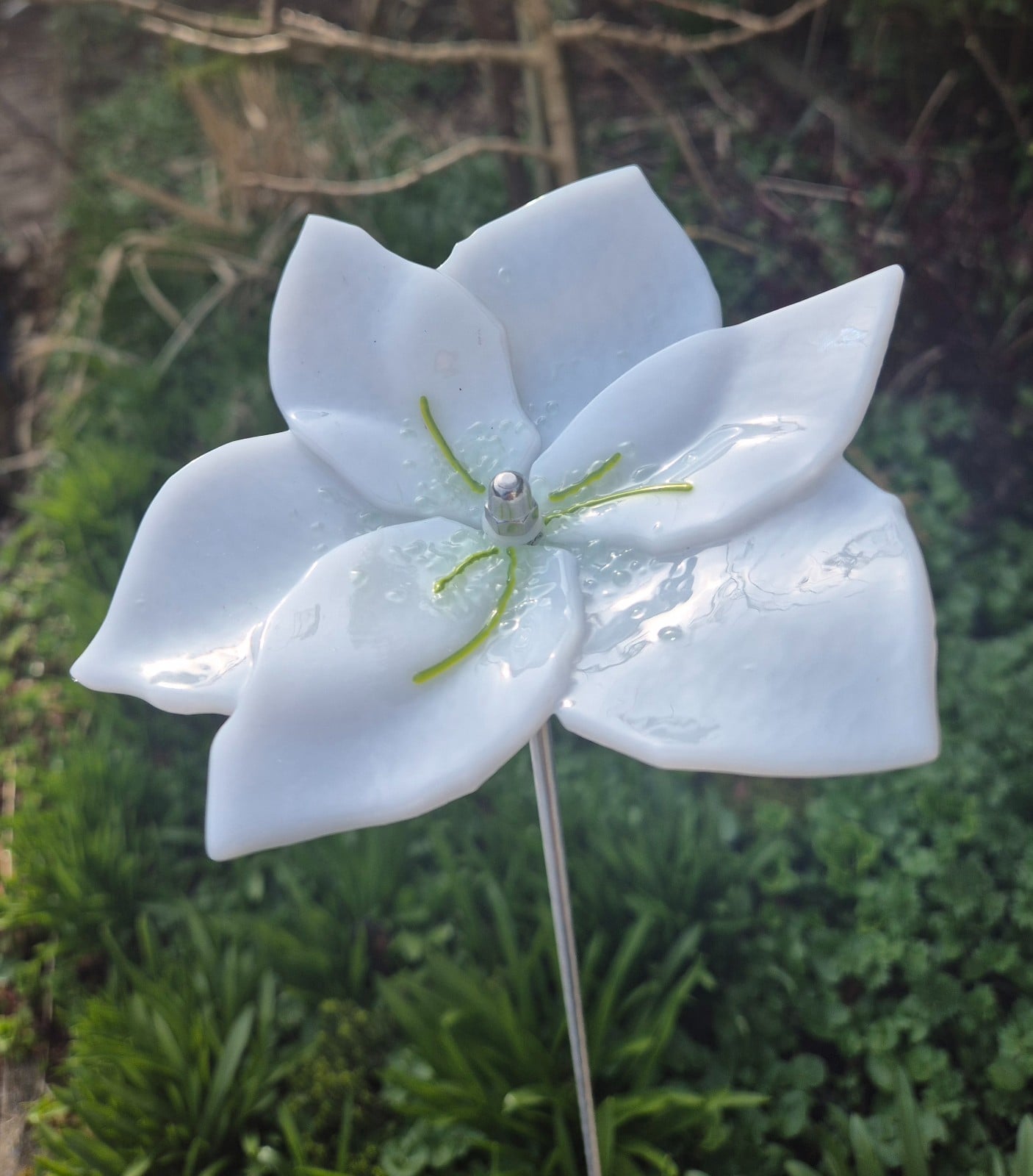 Glasbloem: amaryllis op rvs stang