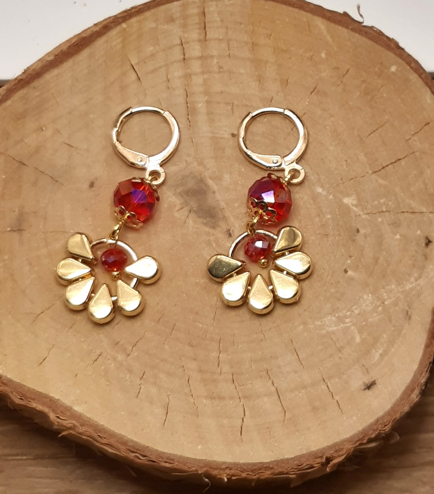 Gouden Edge: Handgemaakte Oorbellen met glazen kralen - 101175 Gouden Edge: Handgemaakte Oorbellen met glazen kralen