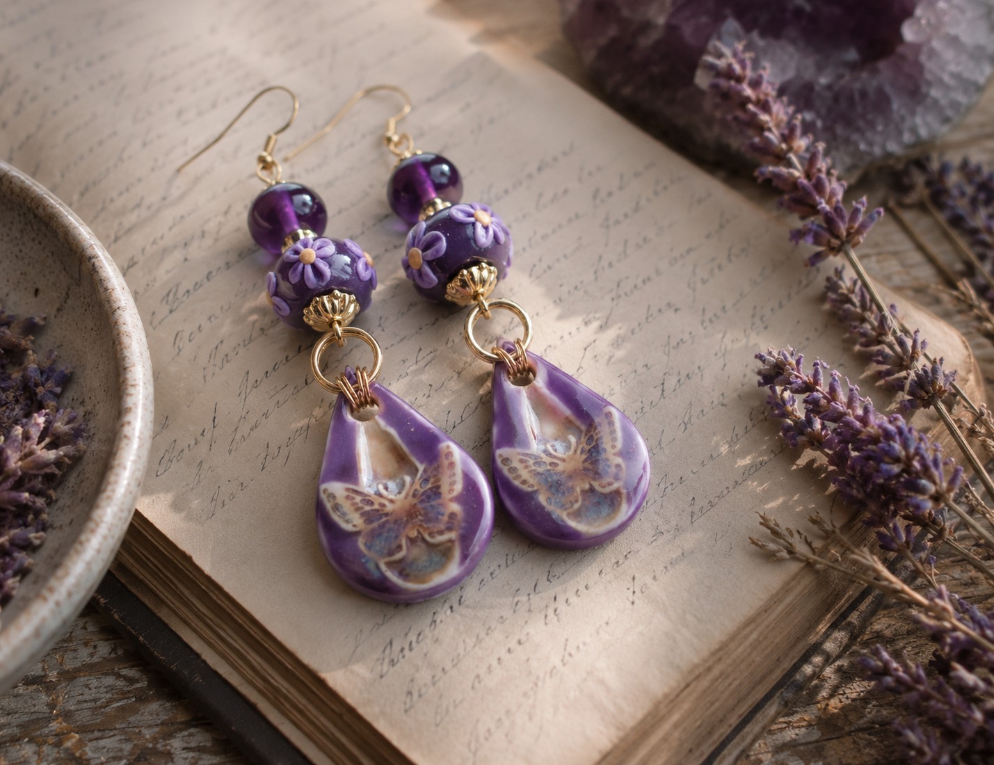 Lavendel & Vlinderdans, statement oorbellen met handgemaakte kralen - 133753 Lavendel & Vlinderdans, statement oorbellen met handgemaakte kralen