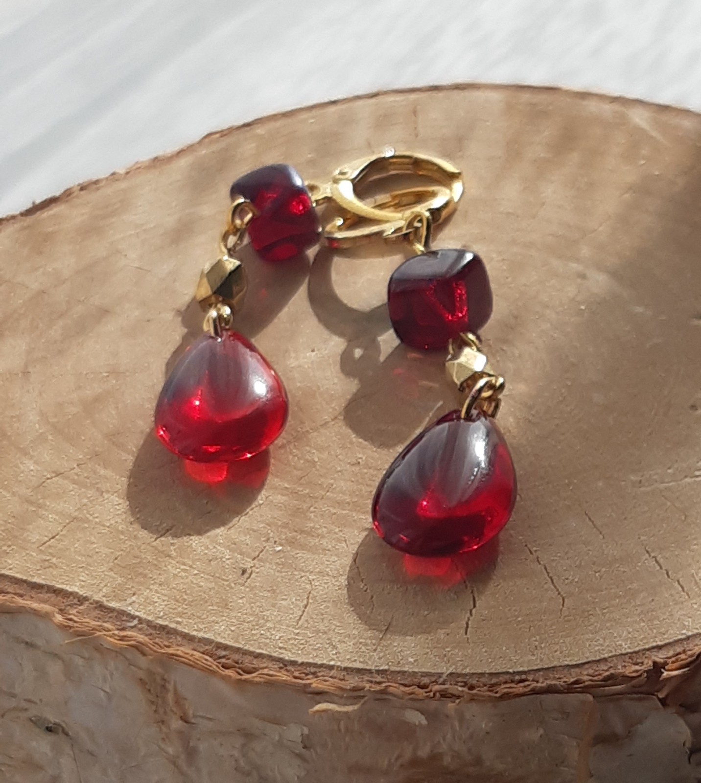 Unieke Rode oorbellen: Handgemaakt met glazen kralen