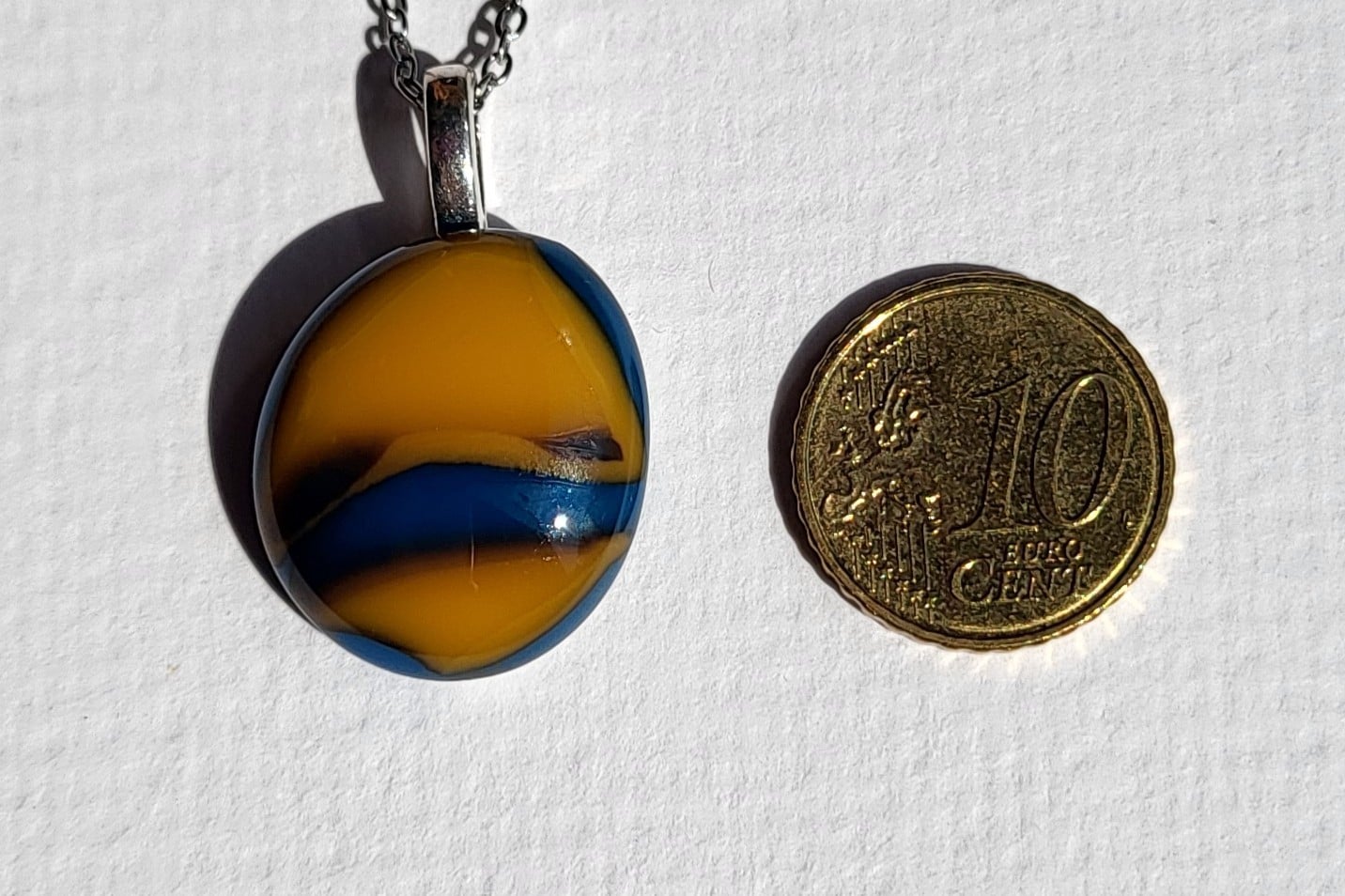 Uniek Blauw en Oranje glasfusing hanger - 140020 RVS ketting met uniek Blauw en Oranje glas hanger