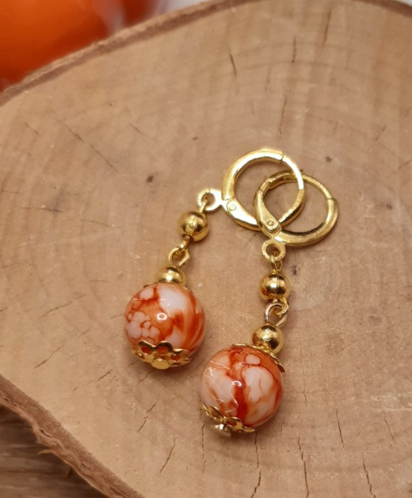 Marmerige Glans: handgemaakte oorbellen met glazen kralen