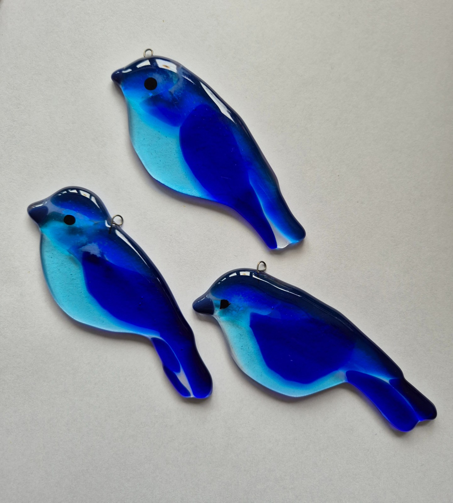 Glasfusing vogel hanger – handgemaakte glazen suncatcher voor raam of tuin – 11 x 6 cm