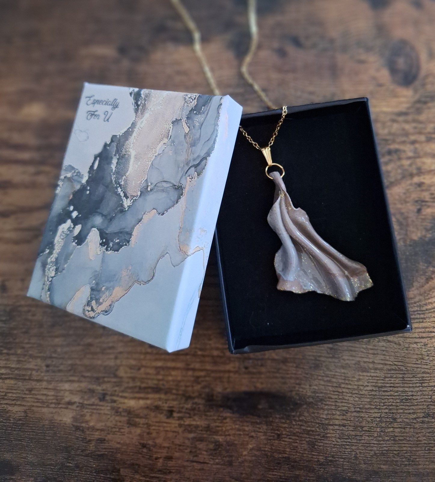 Handgemaakte statement hanger |Unieke polymeerklei halsketting | arti… - 134793 Handgemaakte statement hanger - Unieke polymeerklei halsketting - artistiek juweel voor haar - "Soft Breeze"