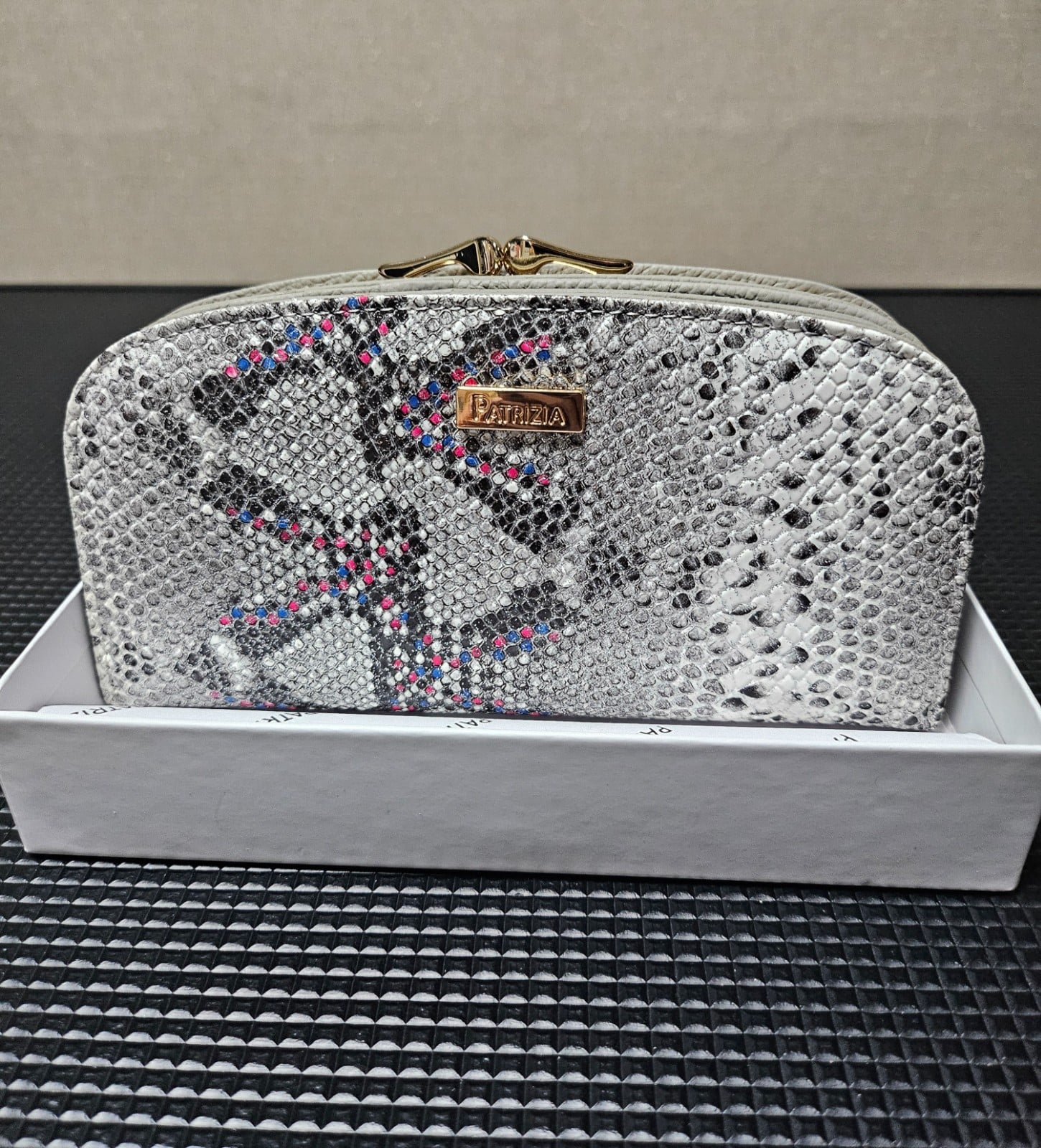 Patrizia Luxe Damesportemonnee â Slangenprint â Veel PasjesvakkenâĻ - 147747 Patrizia Luxe Damesportemonnee â Slangenprint â Veel Pasjesvakken â Elegant Cadeau Idee voor Haar