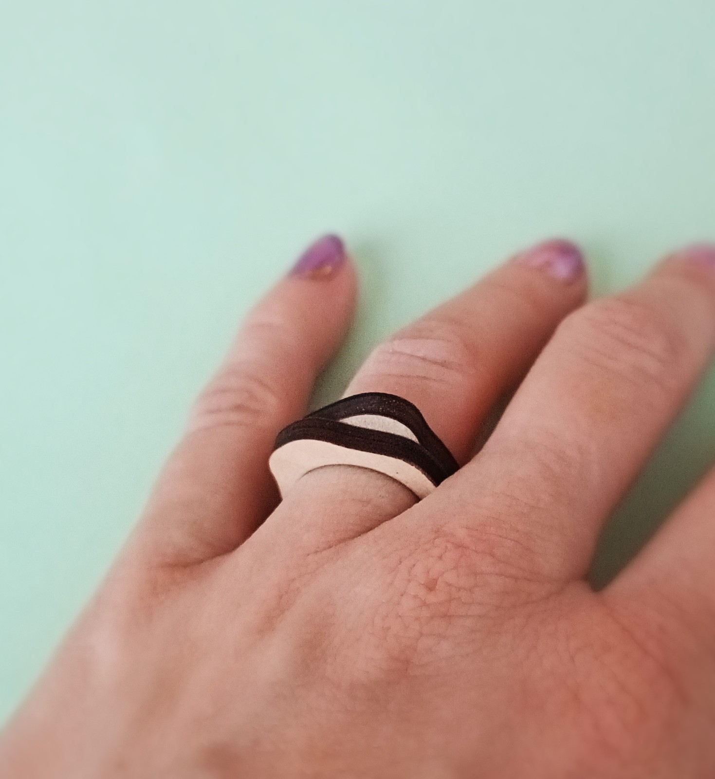 Golvende houten of zwarte stack ring - type 2