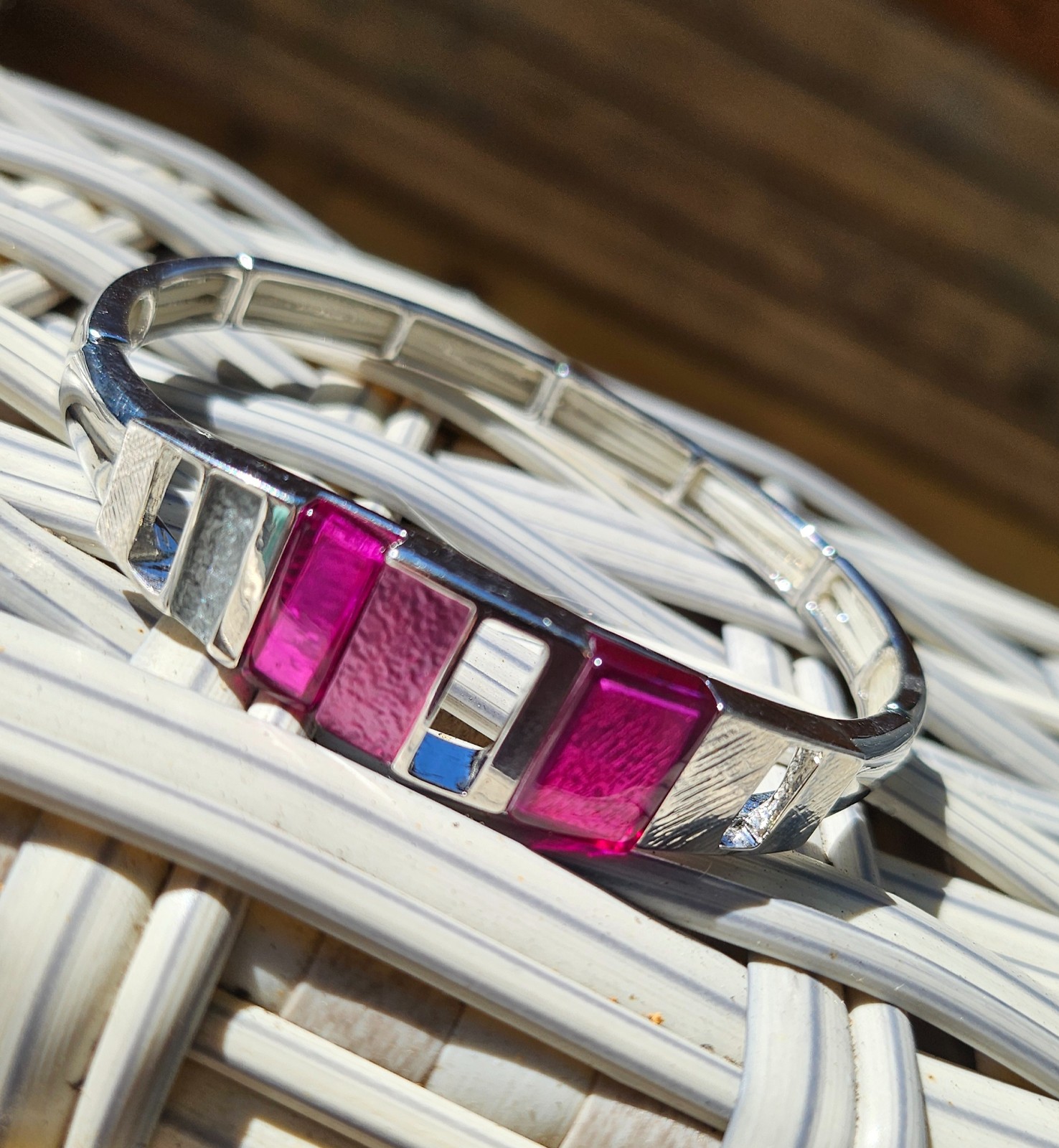 Zilverkleurige armband met roze details - 146617 Zilverkleurige armband met roze details