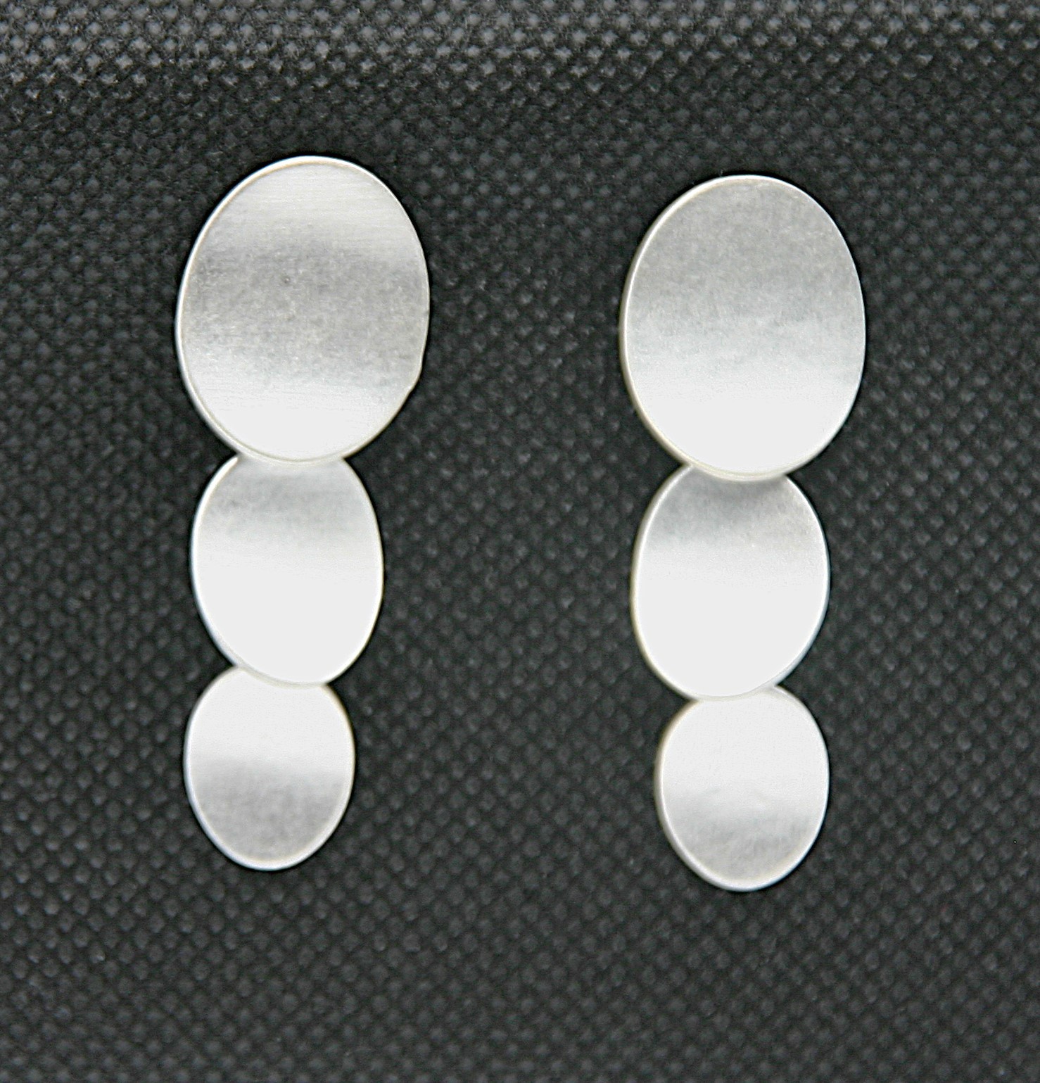 Triple Oval Disc : Zilveren knoop oorbellen