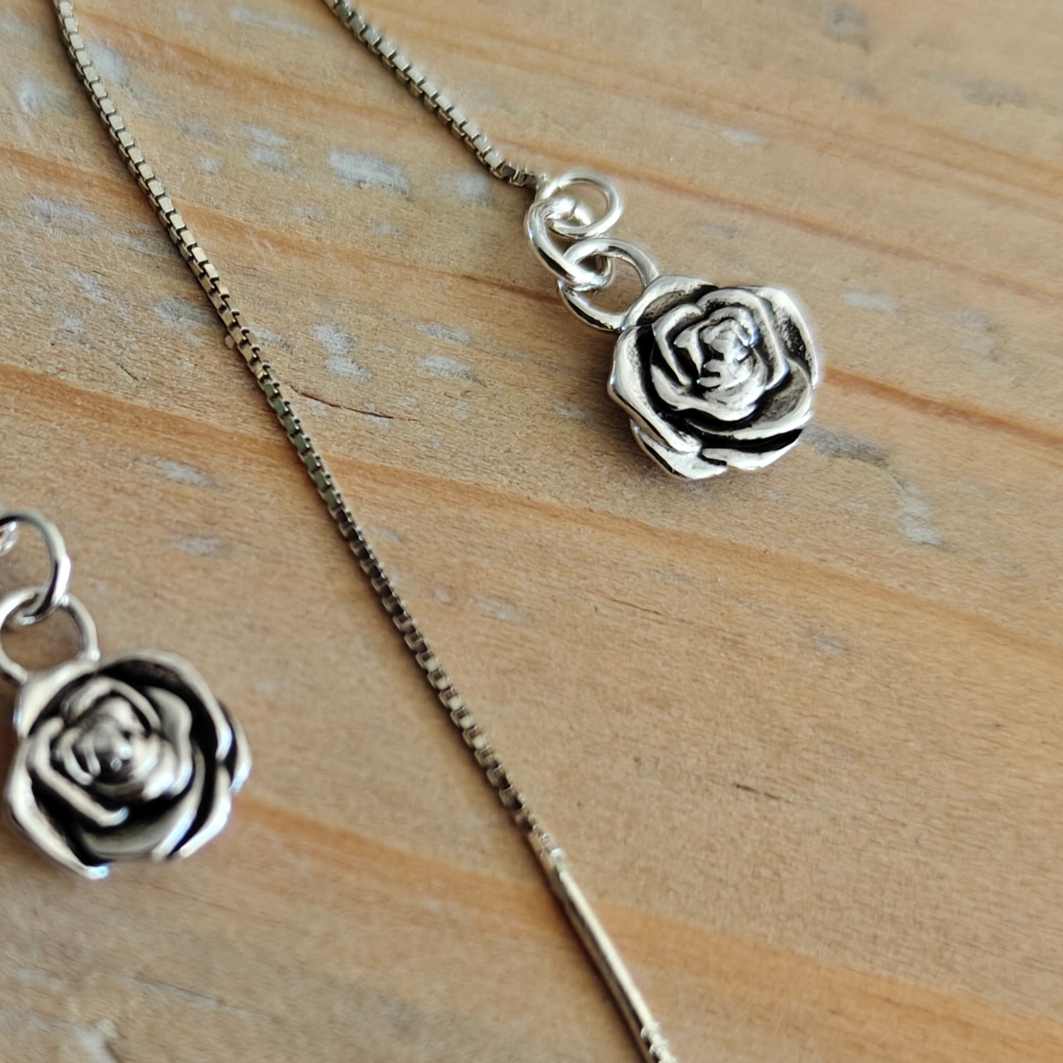 Unieke zilveren ear threads Roosjes