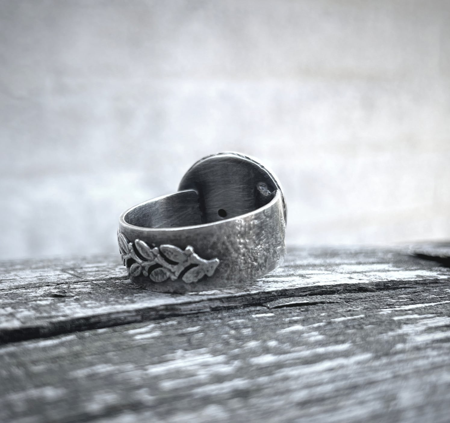 Handgemaakte zilveren ring met zwarte onyx – one of a kind statement ring – maat 19,5