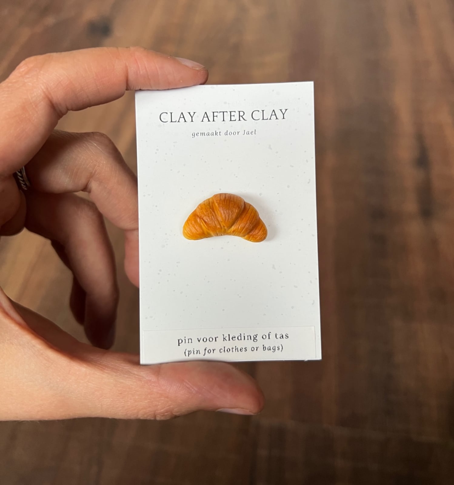 Croissant pin voor tas of kleding