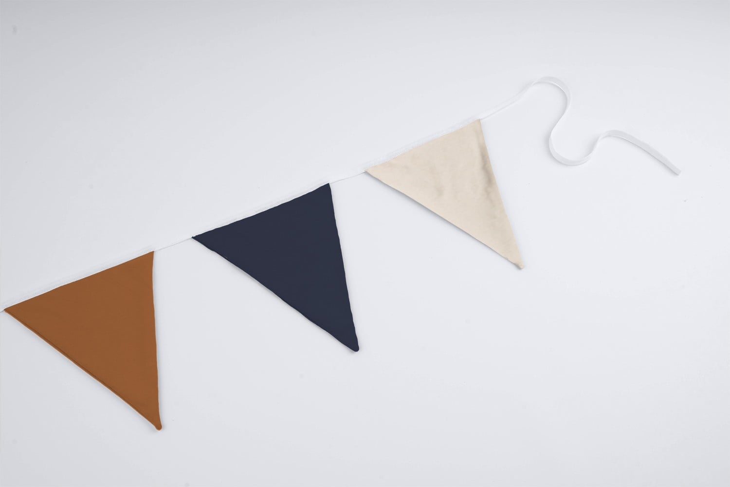 Vlaggenlijn Earth & Sky | Blauw / (roest) Bruin / Terracotta / Beige slinger met driehoek vlaggetjes gemaakt van stof