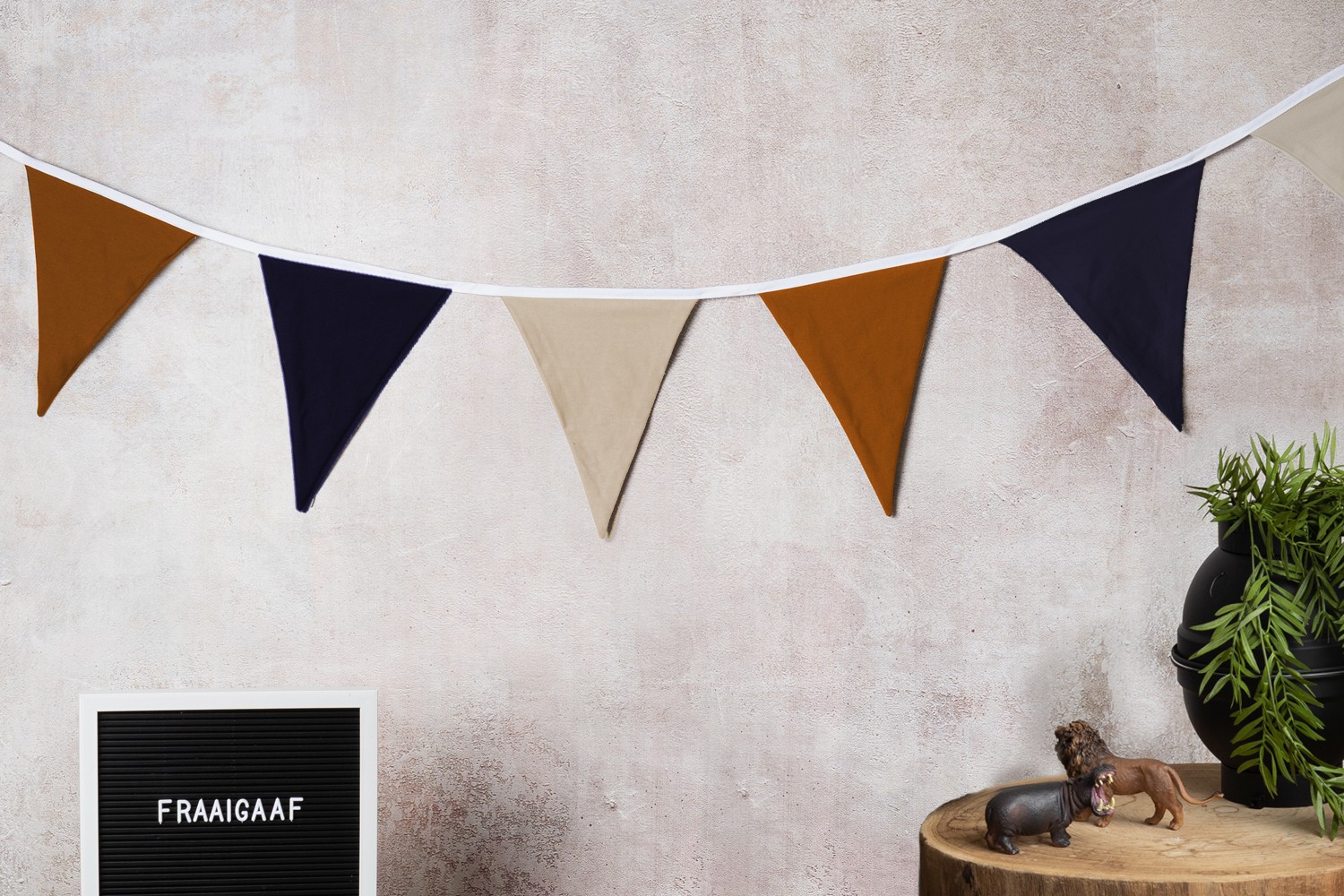 Vlaggenlijn Earth & Sky | Blauw / (roest) Bruin / Terracotta / Beige slinger met driehoek vlaggetjes gemaakt van stof