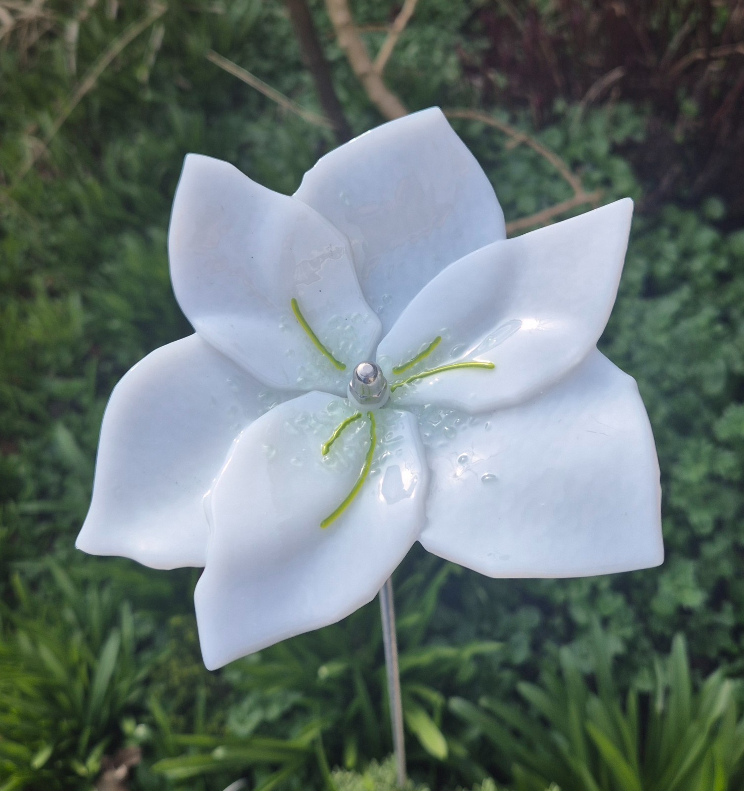 Glasbloem: amaryllis op rvs stang