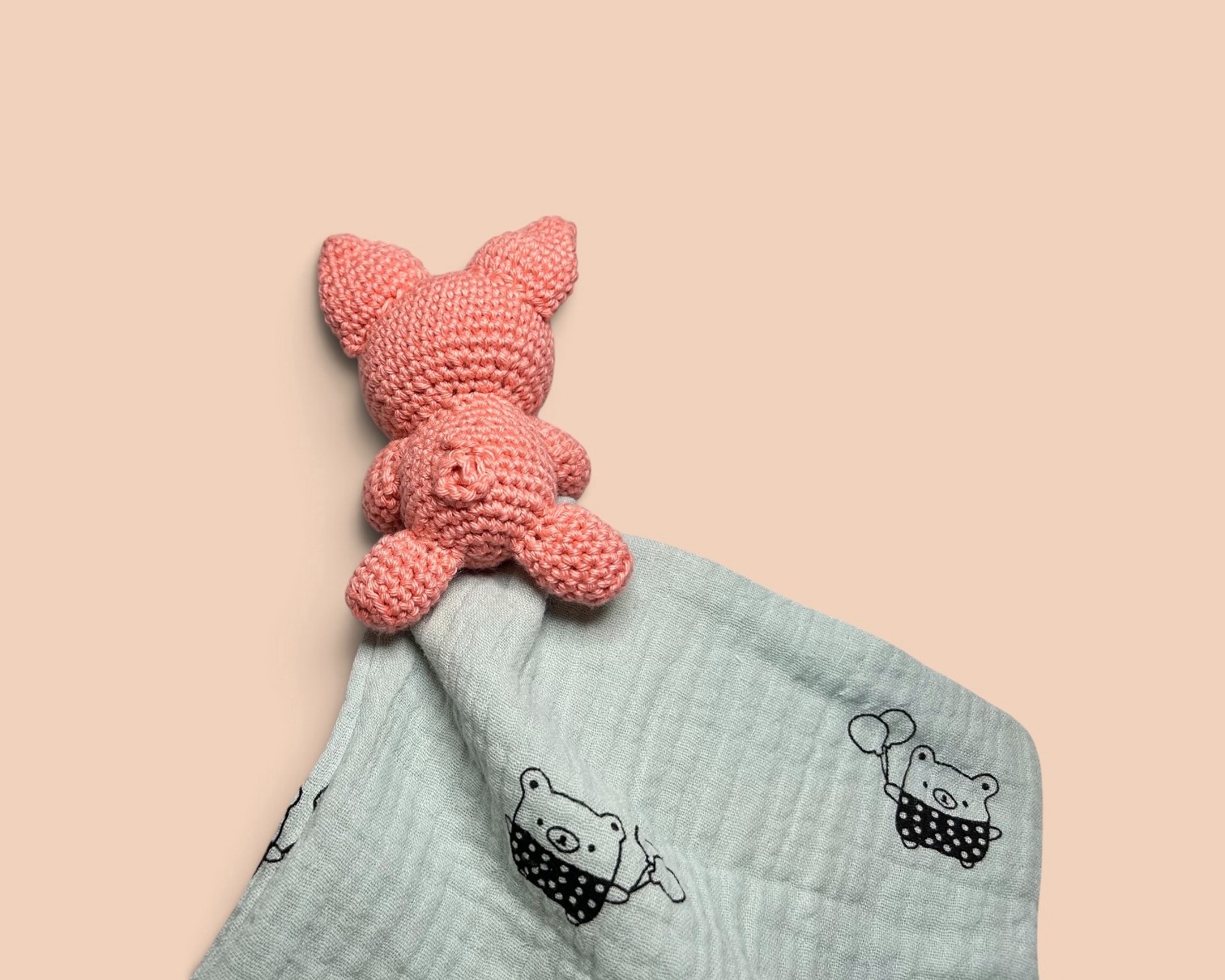 Knuffeldoekje met gehaakt varkentje - 152477 Knuffeldoekje met gehaakt varkentje