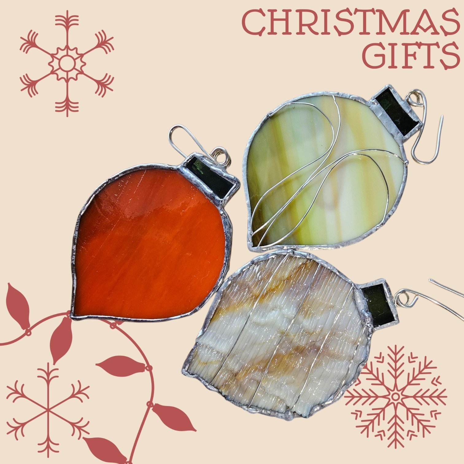 Kerstballen voor de gezellige sfeer in december. Glas in lood/Tiffany - 100124 Kerstballen voor de gezellige sfeer in december. Glas in lood/Tiffany