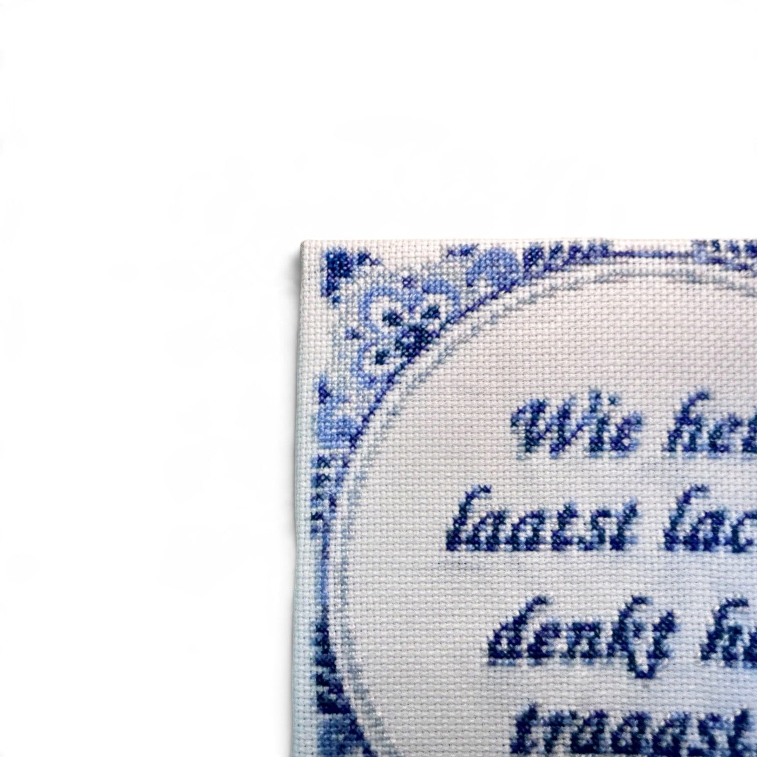 Delfts blauw tegeltje met tekst – Wie het laatst lacht denkt het tr… - 154833 Delfts blauw tegeltje met tekst – Wie het laatst lacht denkt het traagst– 15 x 15 cm