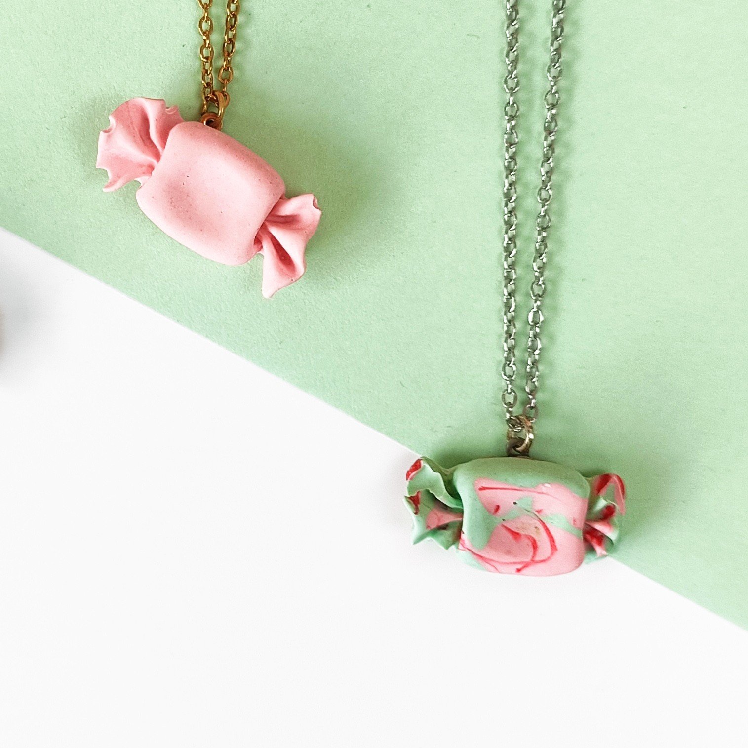 Ketting met groen en roze toffee snoepje