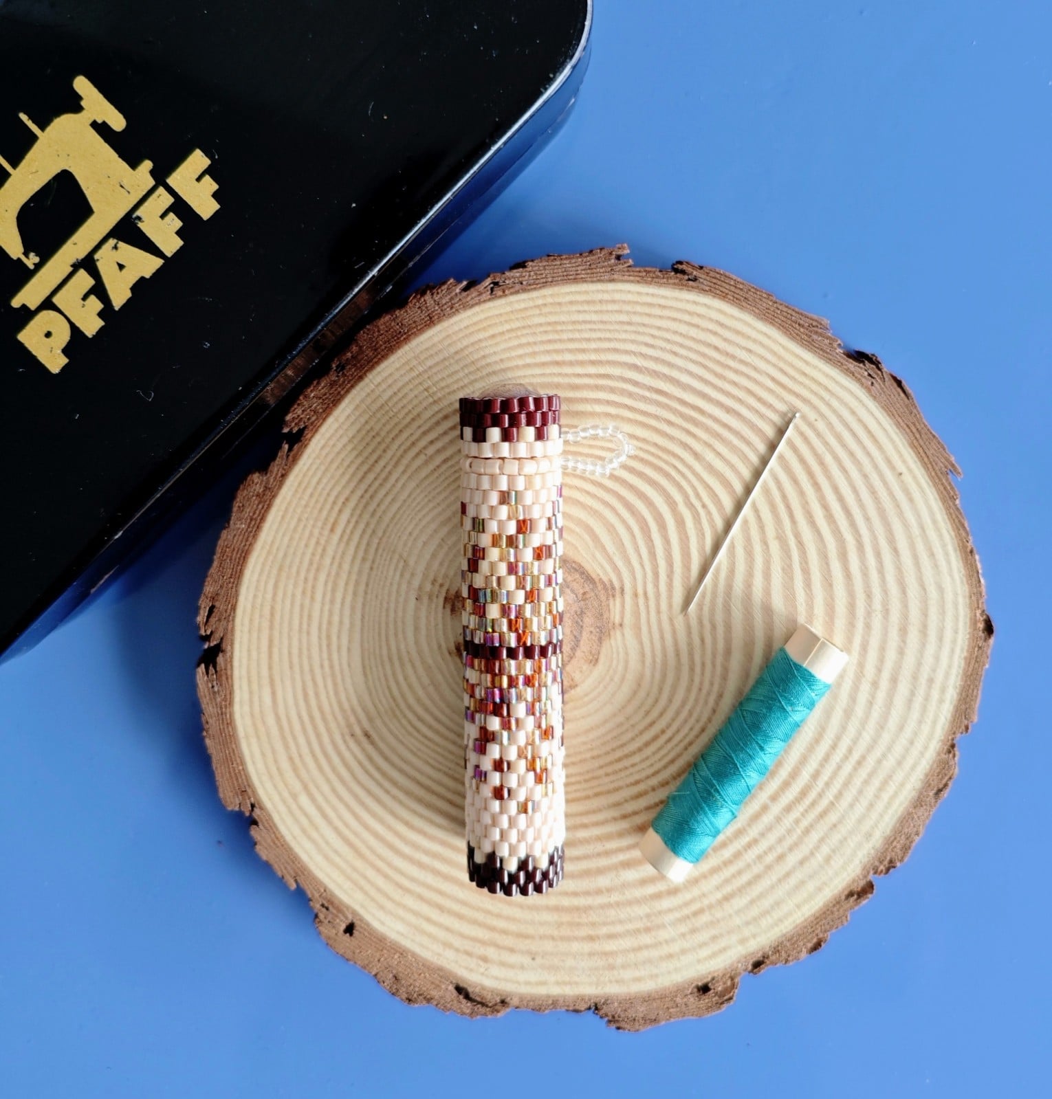 Houten naaldenkoker met kralen, 'confetti'