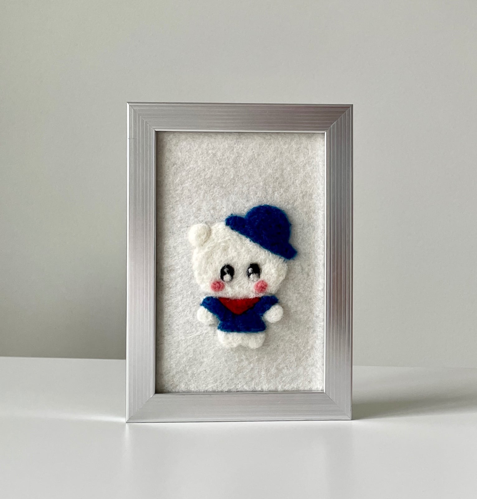 Lady ice bear - unieke handgemaakte wanddecoratie in wol