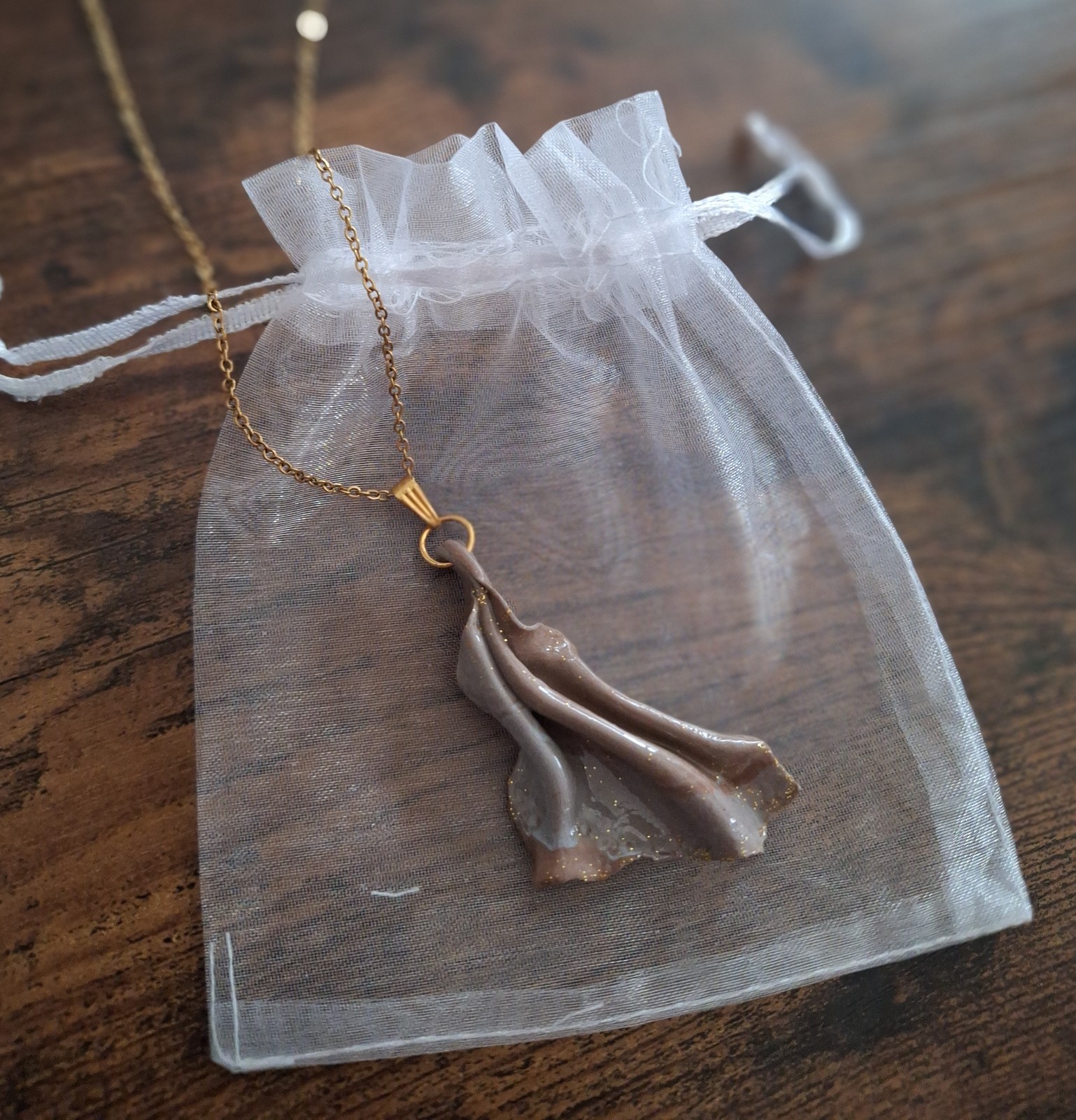 Handgemaakte statement hanger |Unieke polymeerklei halsketting | arti… - 134795 Handgemaakte statement hanger - Unieke polymeerklei halsketting - artistiek juweel voor haar - "Soft Breeze"